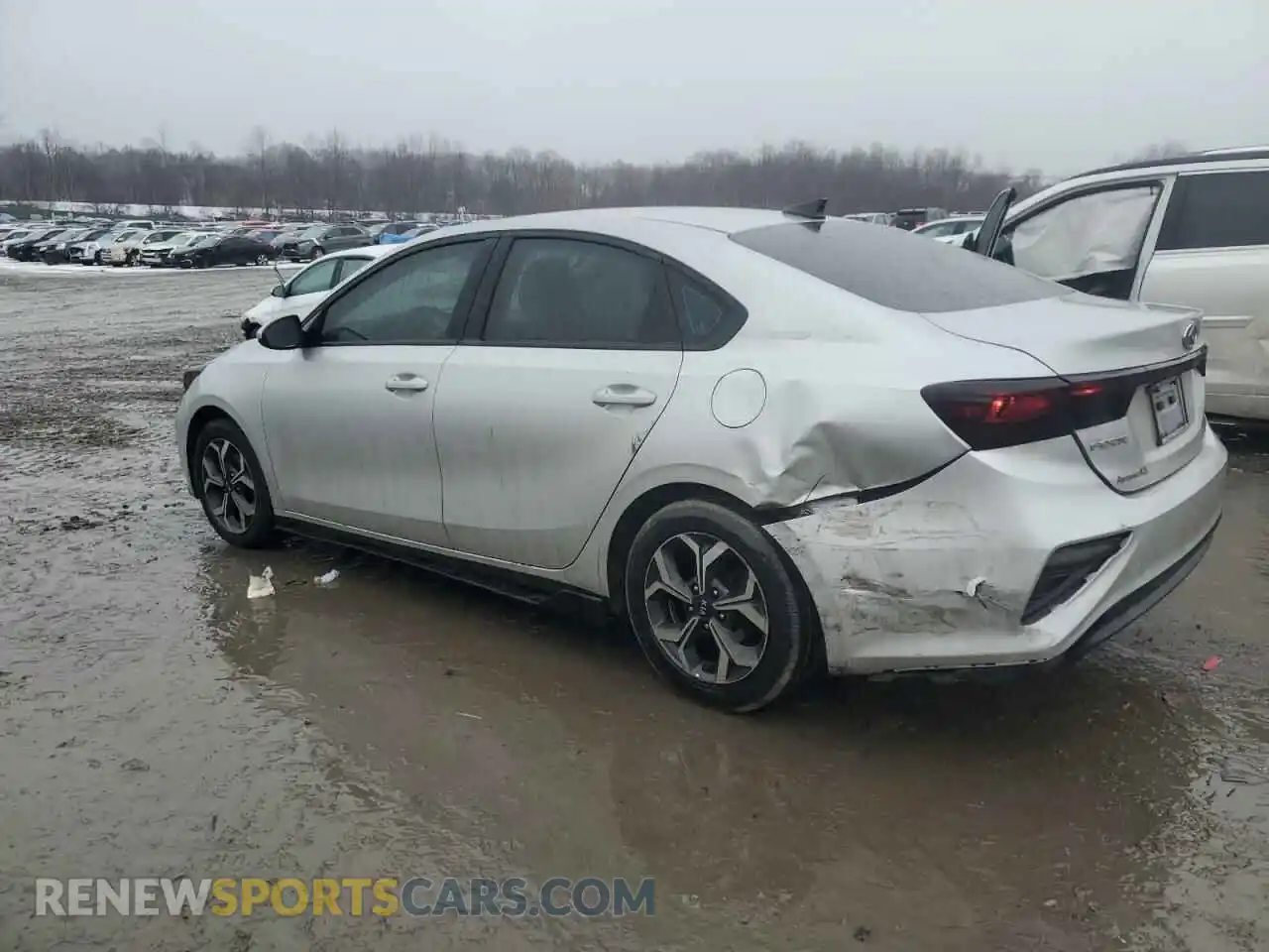 2 fotografías del automóvil dañado 3KPF24AD7LE236783 KIA FORTE 2020