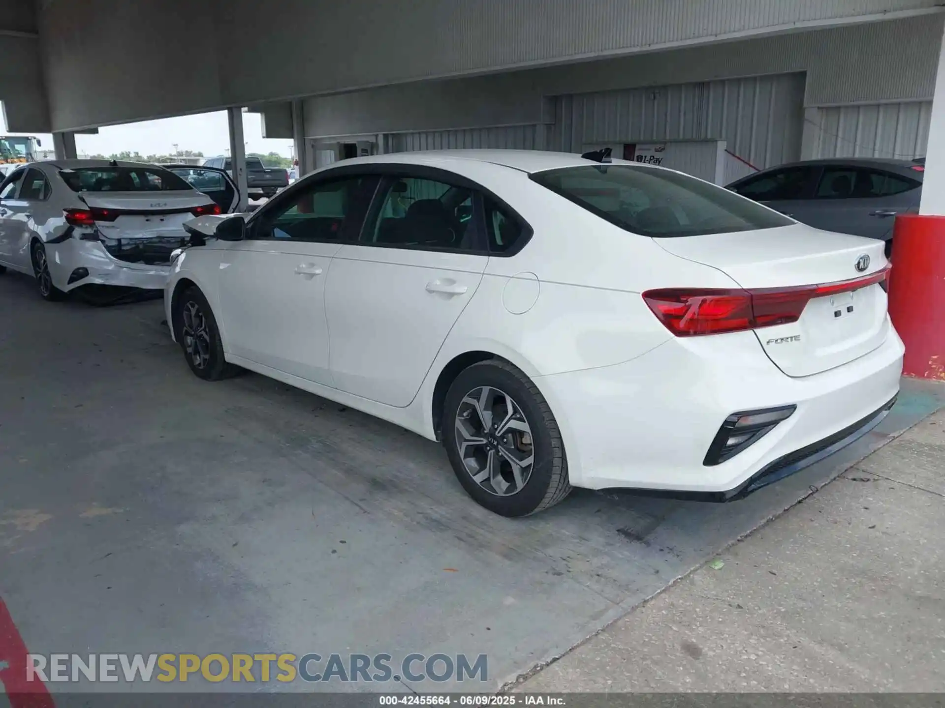 3 Photograph of a damaged car 3KPF24AD7LE245242 KIA FORTE 2020