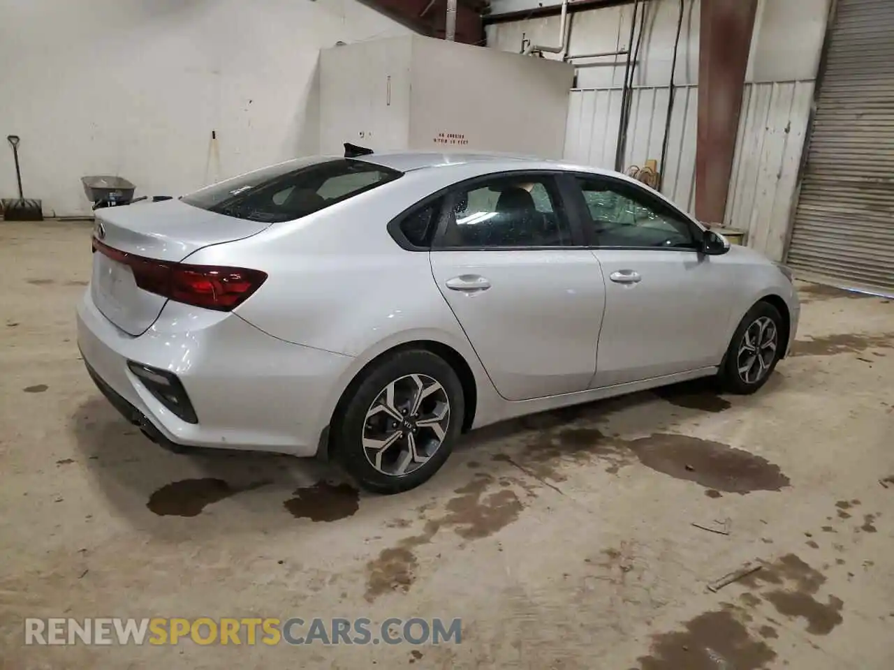 3 Photograph of a damaged car 3KPF24AD9LE202733 KIA FORTE 2020