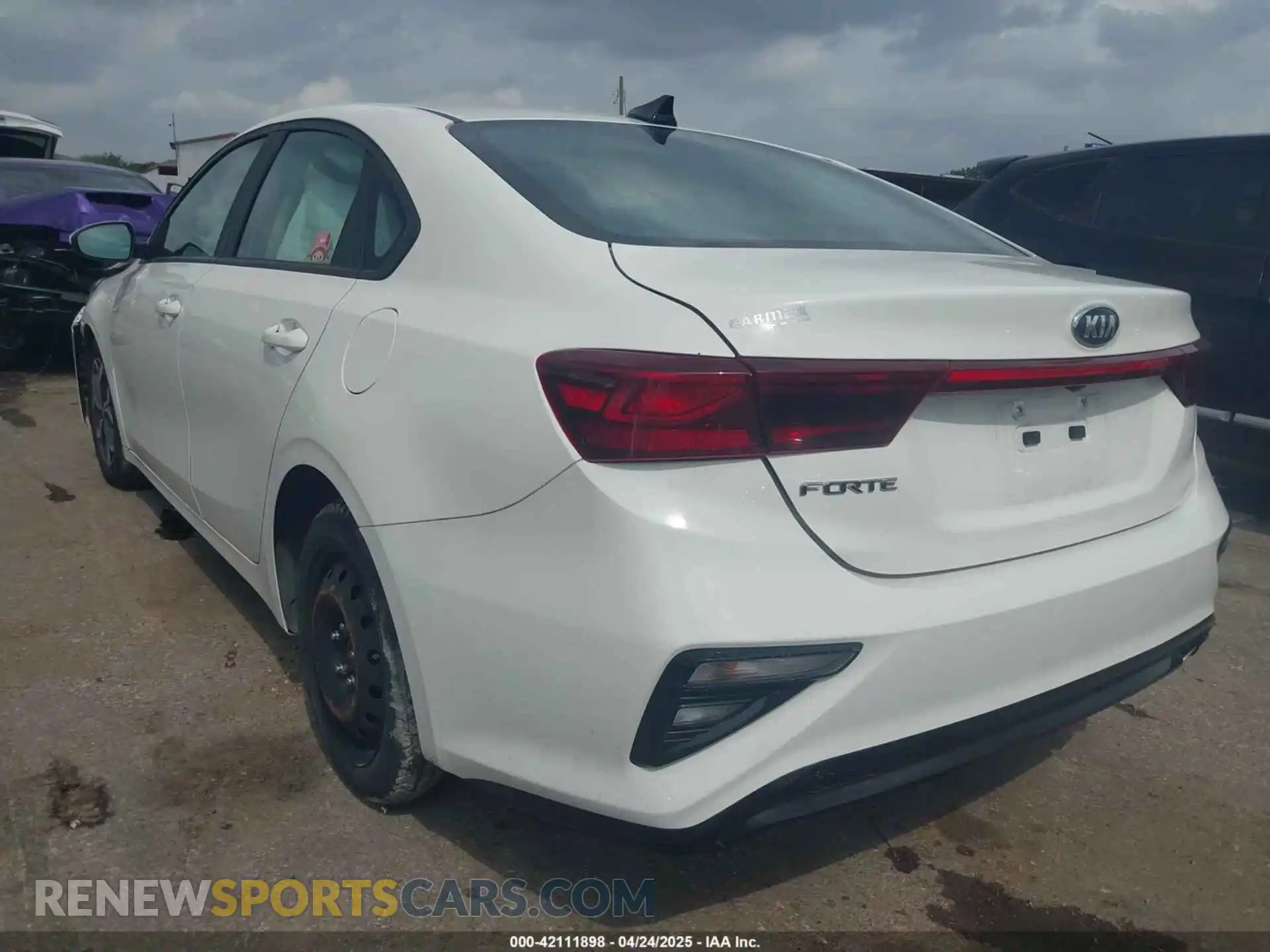 3 Photograph of a damaged car 3KPF24AD9LE224067 KIA FORTE 2020