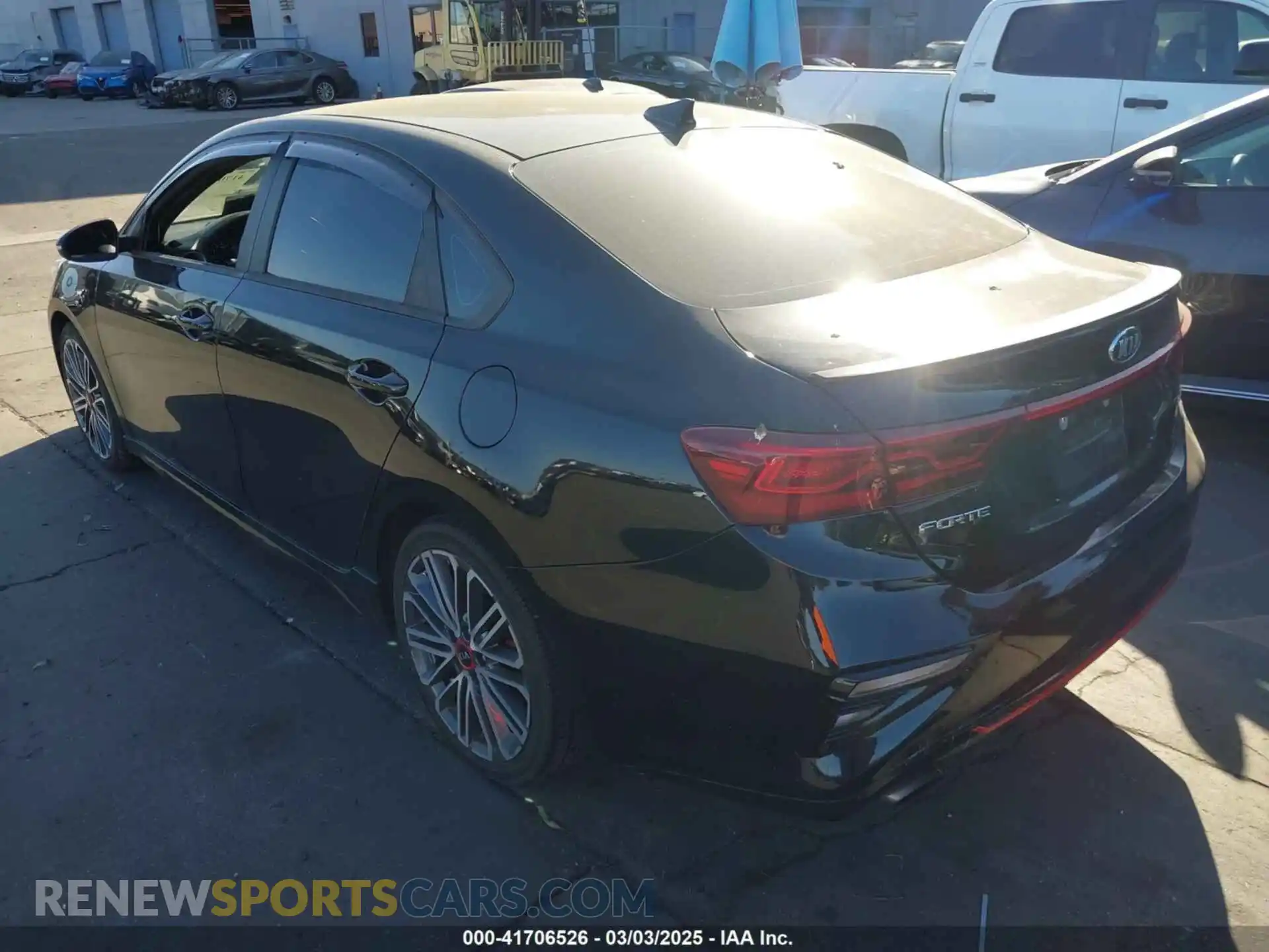 3 Photograph of a damaged car 3KPF44AC2LE228964 KIA FORTE 2020