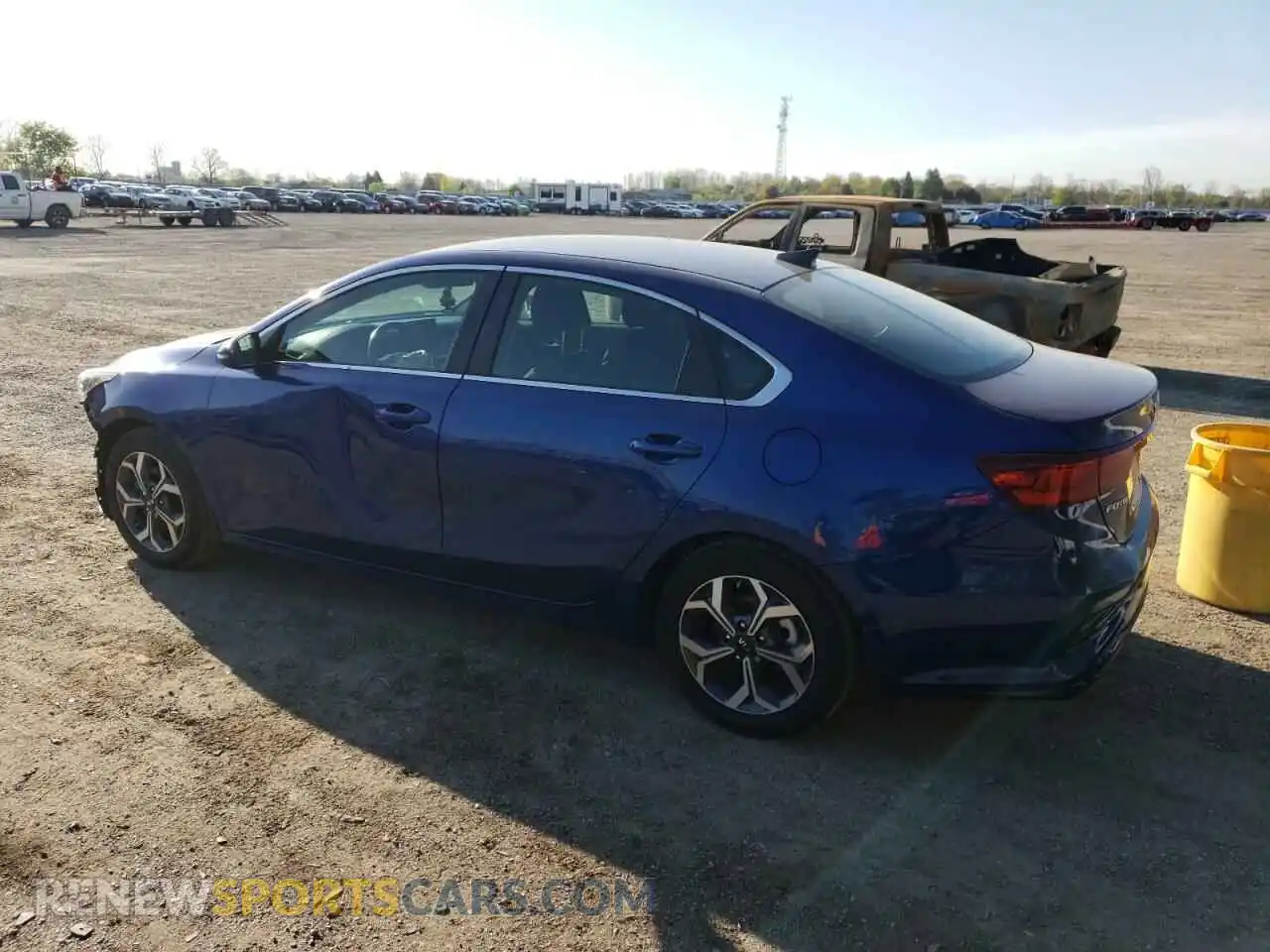 2 fotografías del automóvil dañado 3KPF54AD0LE218021 KIA FORTE 2020