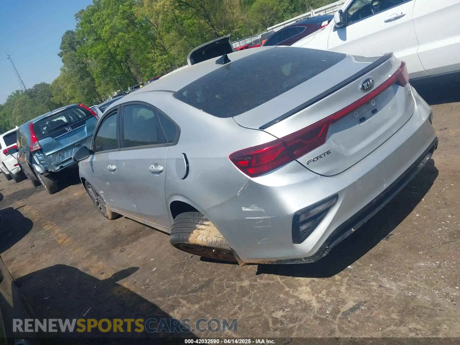 3 Photograph of a damaged car 3KPF54AD2LE209899 KIA FORTE 2020