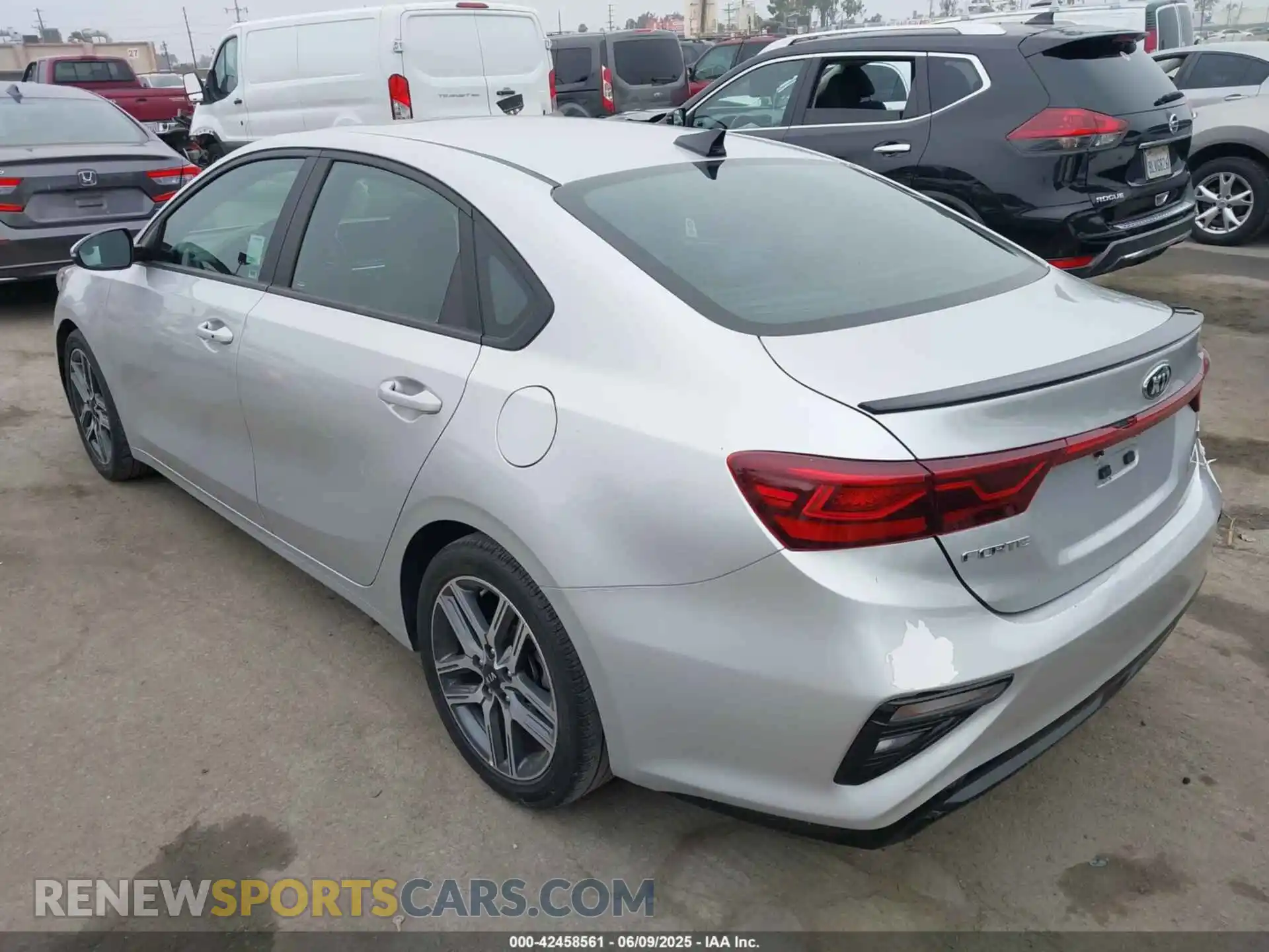 3 Photograph of a damaged car 3KPF54AD5LE212621 KIA FORTE 2020