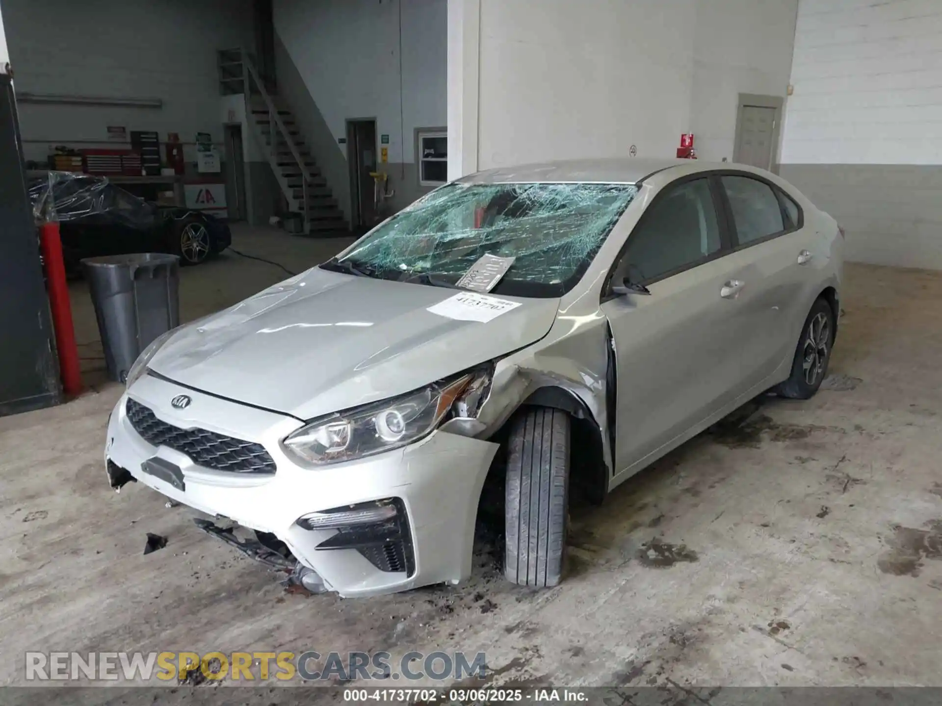 2 fotografías del automóvil dañado 3KPF24AD0ME386798 KIA FORTE 2021