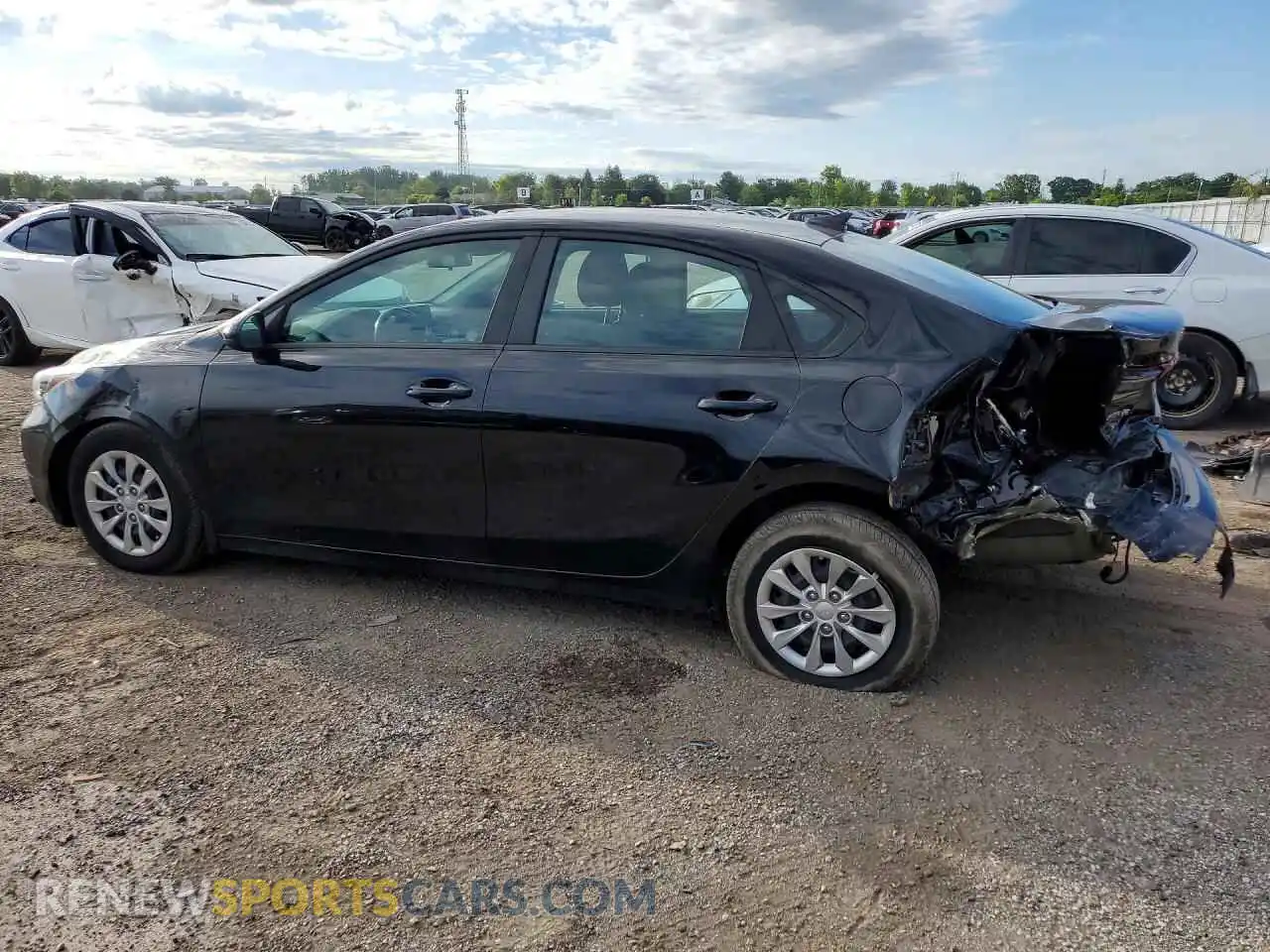 2 fotografías del automóvil dañado 3KPF24AD0ME393508 KIA FORTE 2021