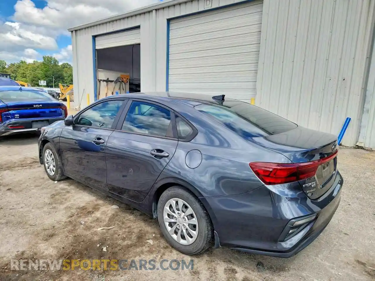 2 fotografías del automóvil dañado 3KPF24AD1ME323077 KIA FORTE 2021