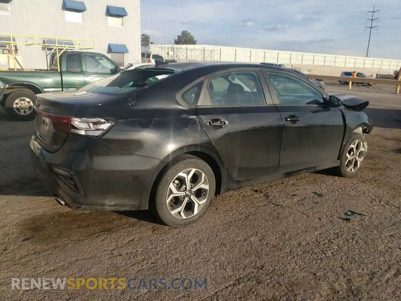 3 fotografías del automóvil dañado 3KPF24AD1ME374059 KIA FORTE 2021
