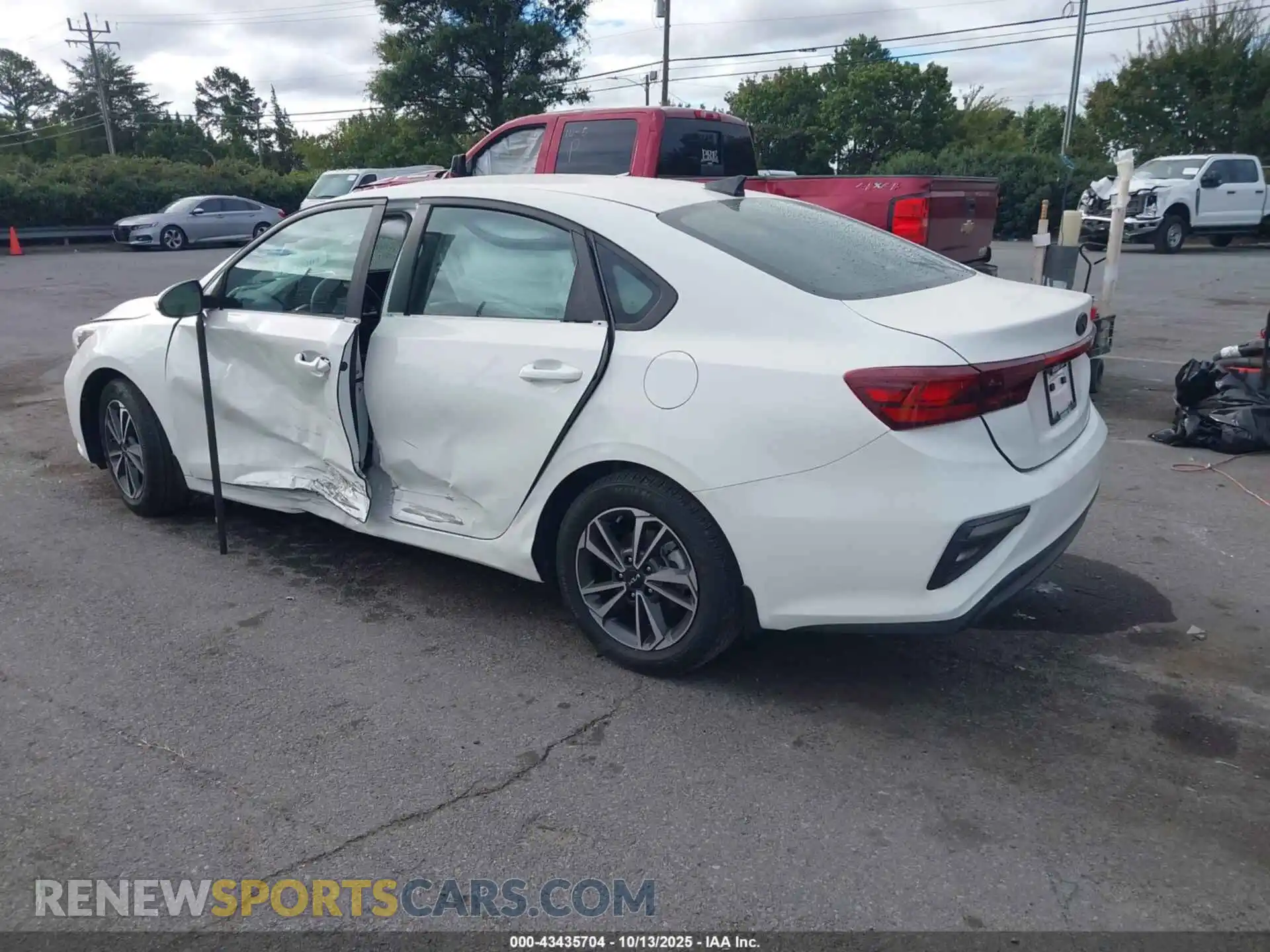 3 Photograph of a damaged car 3KPF24AD2ME266274 KIA FORTE 2021