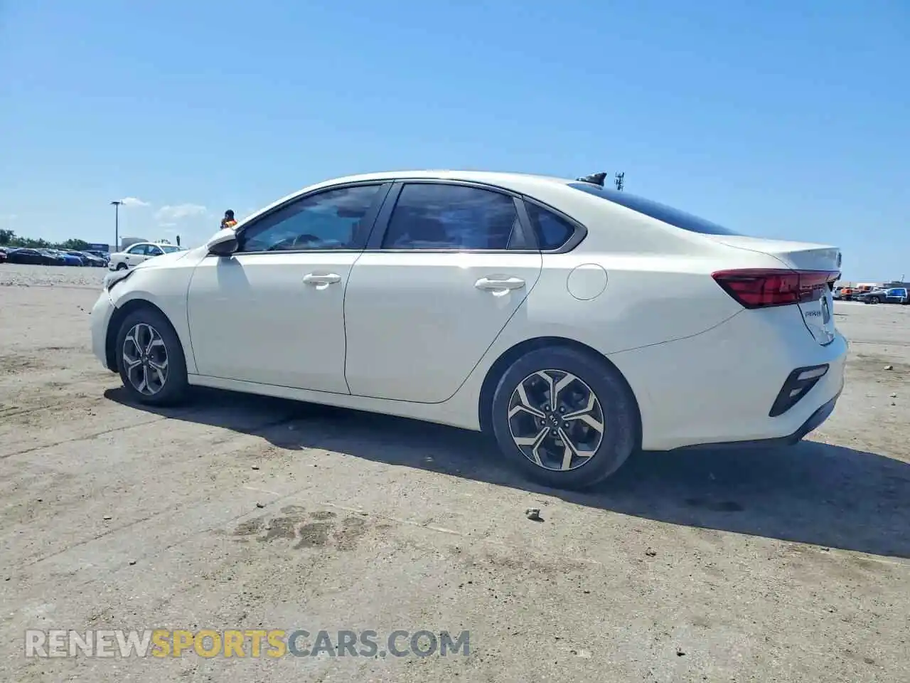 2 fotografías del automóvil dañado 3KPF24AD2ME271166 KIA FORTE 2021