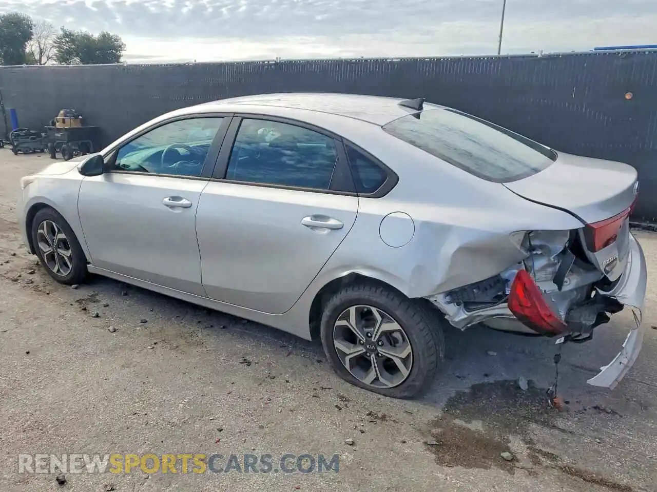 2 fotografías del automóvil dañado 3KPF24AD2ME292096 KIA FORTE 2021