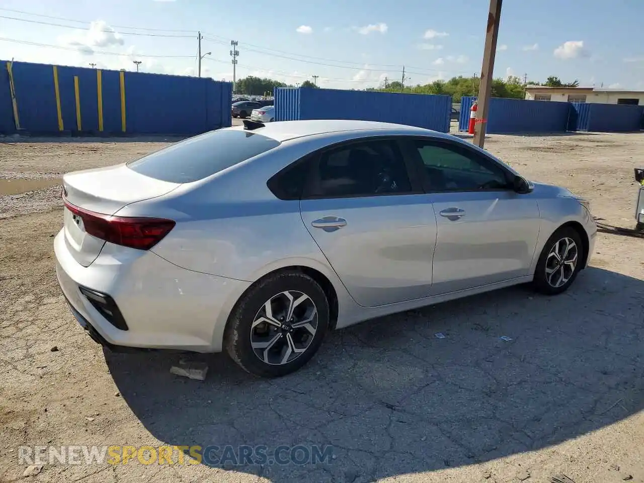 3 Фотография поврежденного автомобиля 3KPF24AD2ME317918 KIA FORTE 2021