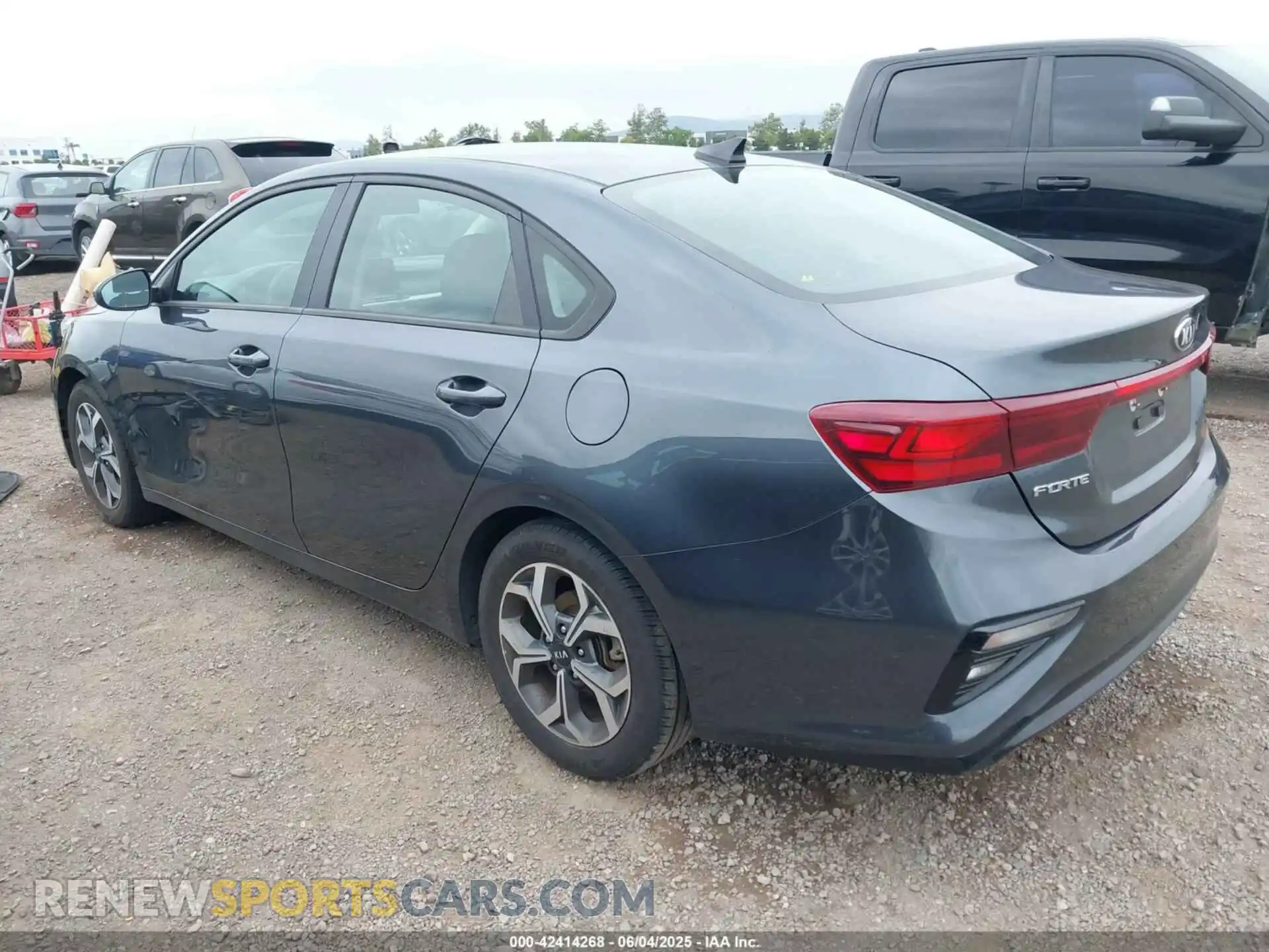 3 Photograph of a damaged car 3KPF24AD3ME272066 KIA FORTE 2021
