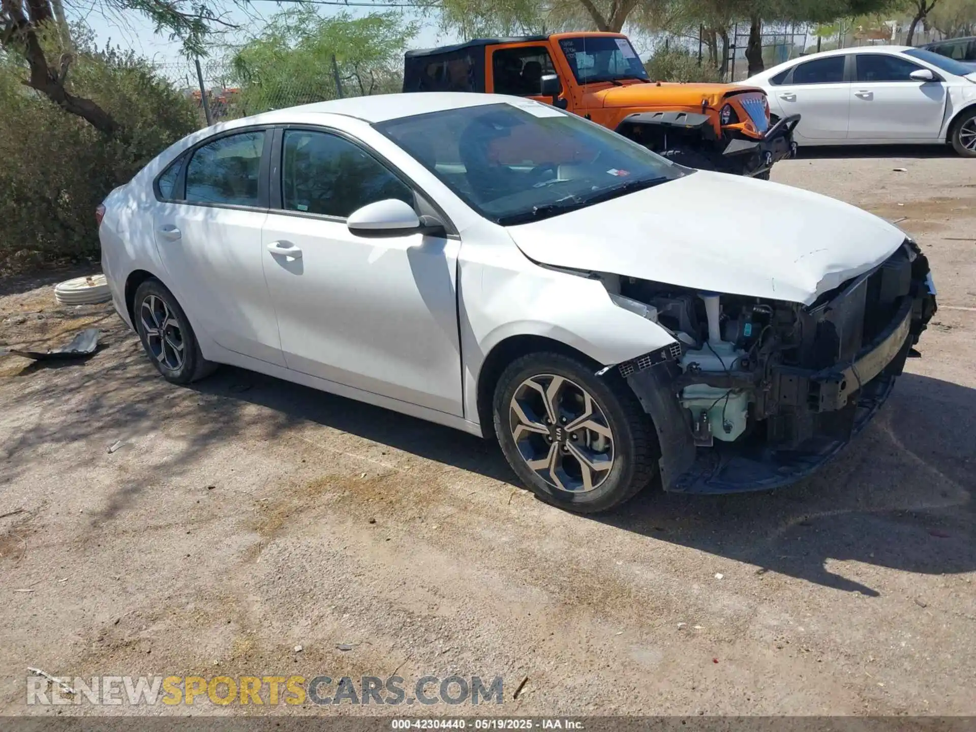 1 Photograph of a damaged car 3KPF24AD3ME305423 KIA FORTE 2021