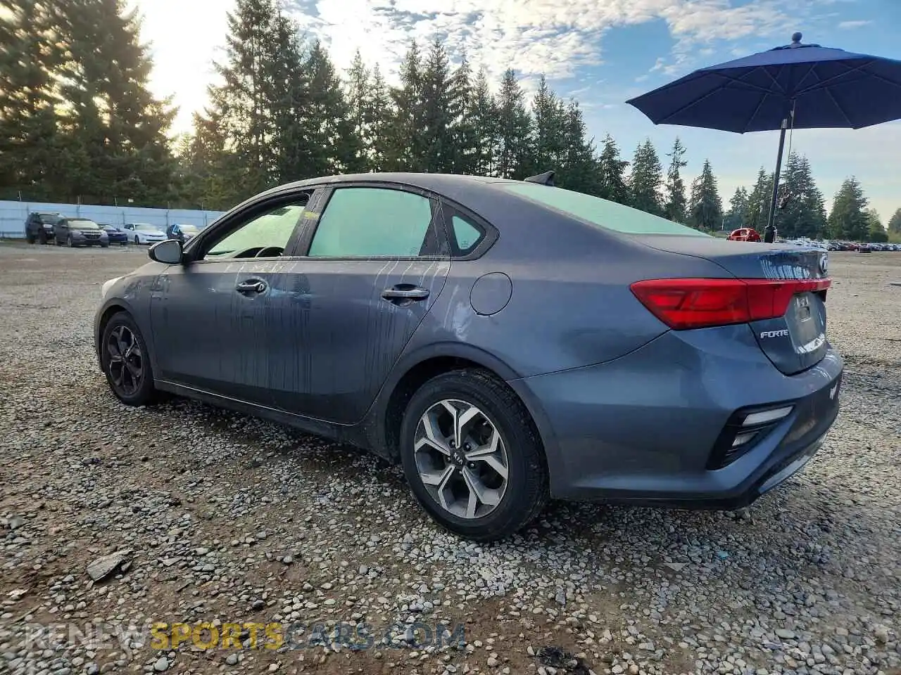 2 fotografías del automóvil dañado 3KPF24AD4ME267801 KIA FORTE 2021