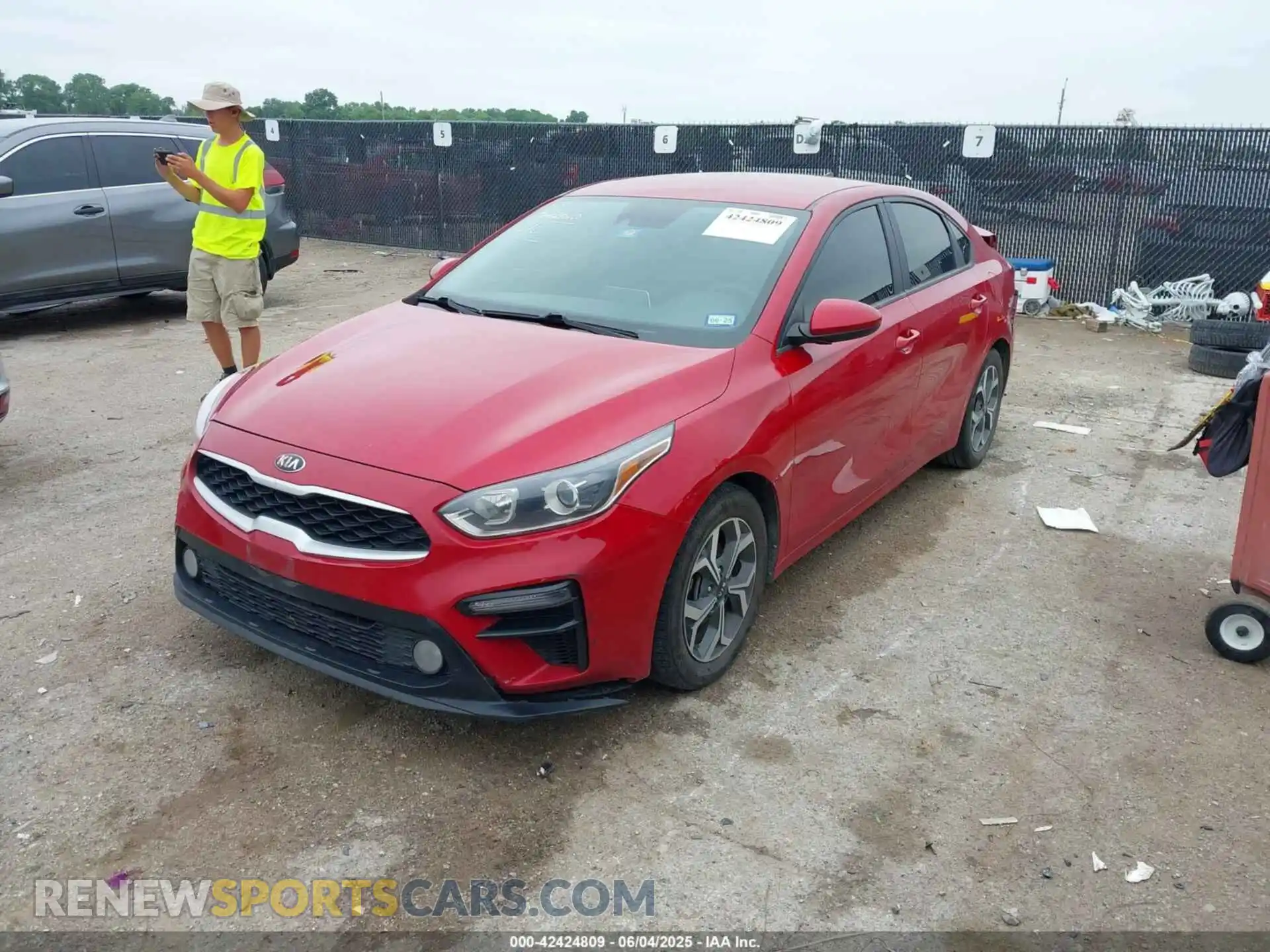 2 fotografías del automóvil dañado 3KPF24AD5ME371388 KIA FORTE 2021