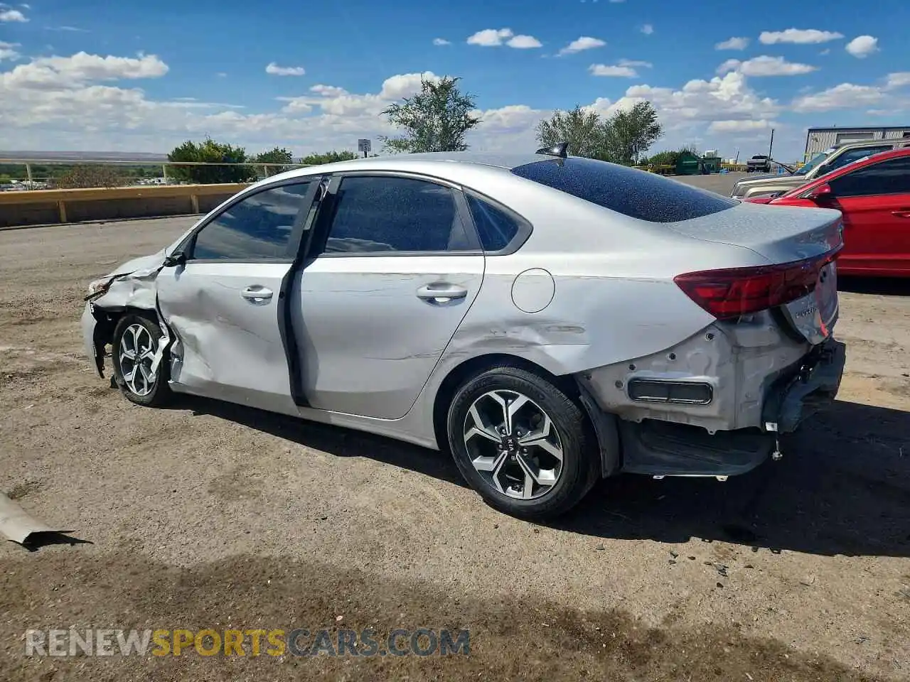 2 fotografías del automóvil dañado 3KPF24AD6ME334897 KIA FORTE 2021