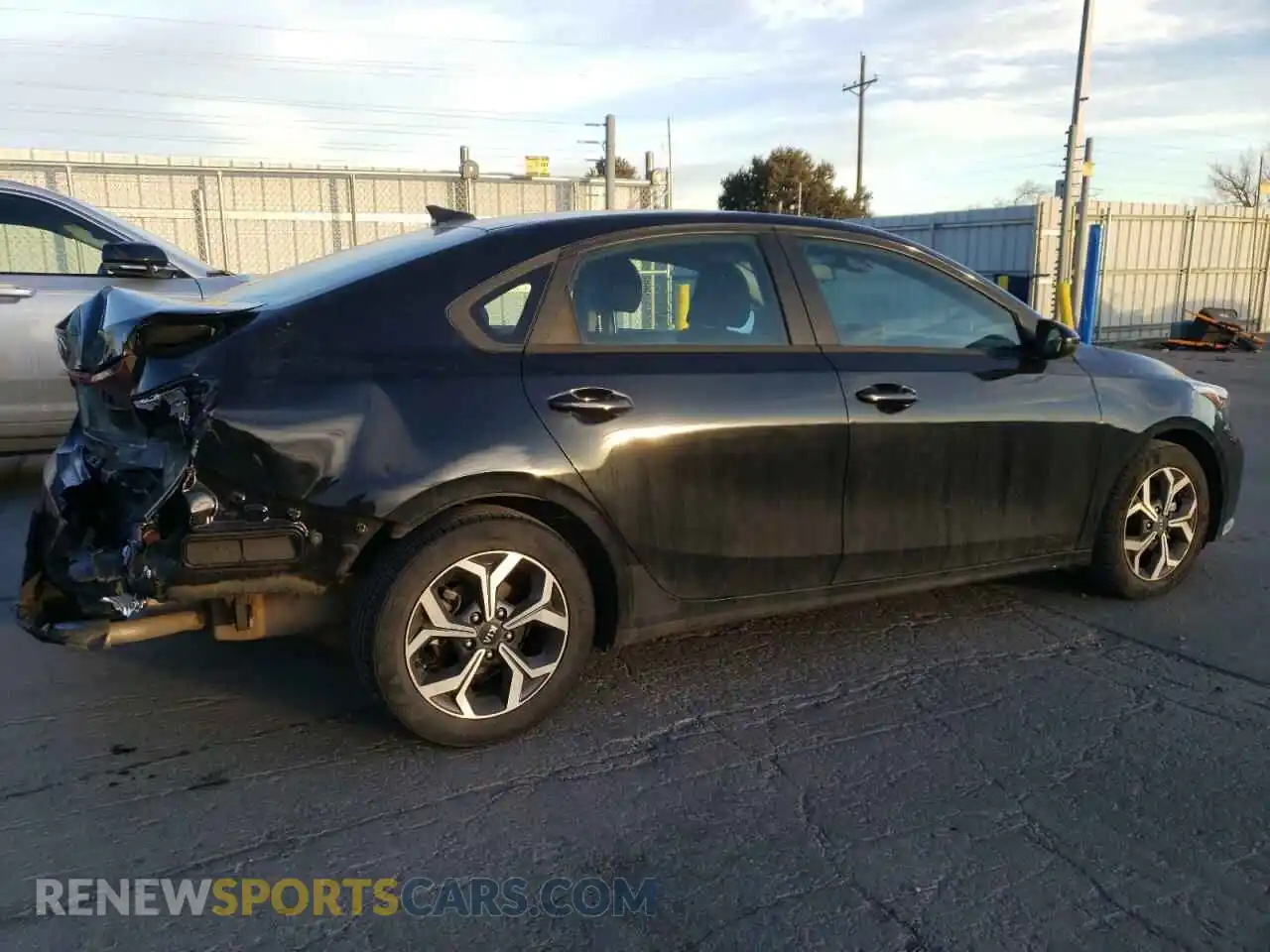 3 Фотография поврежденного автомобиля 3KPF24AD6ME373540 KIA FORTE 2021