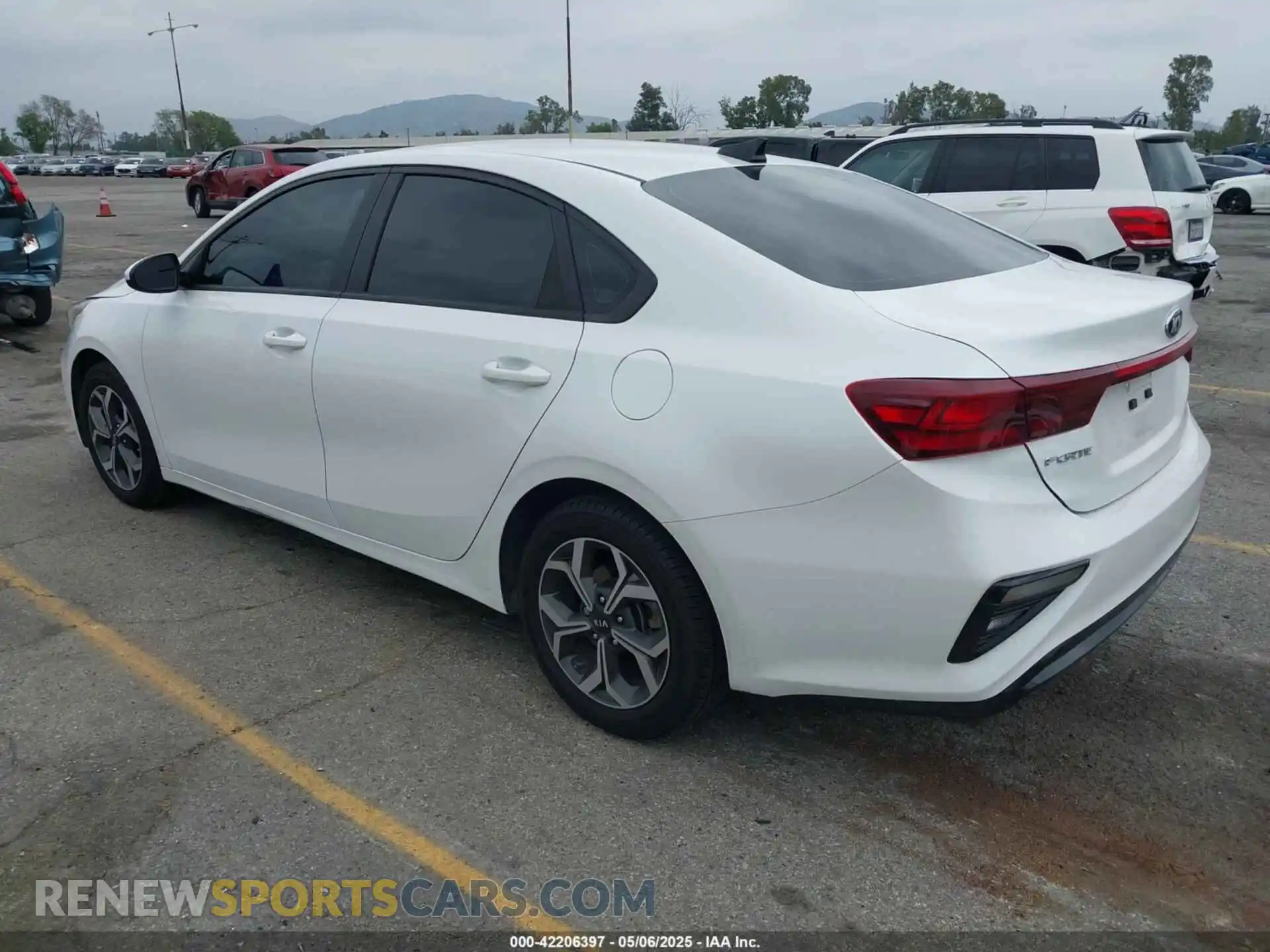 3 Photograph of a damaged car 3KPF24AD7ME305117 KIA FORTE 2021