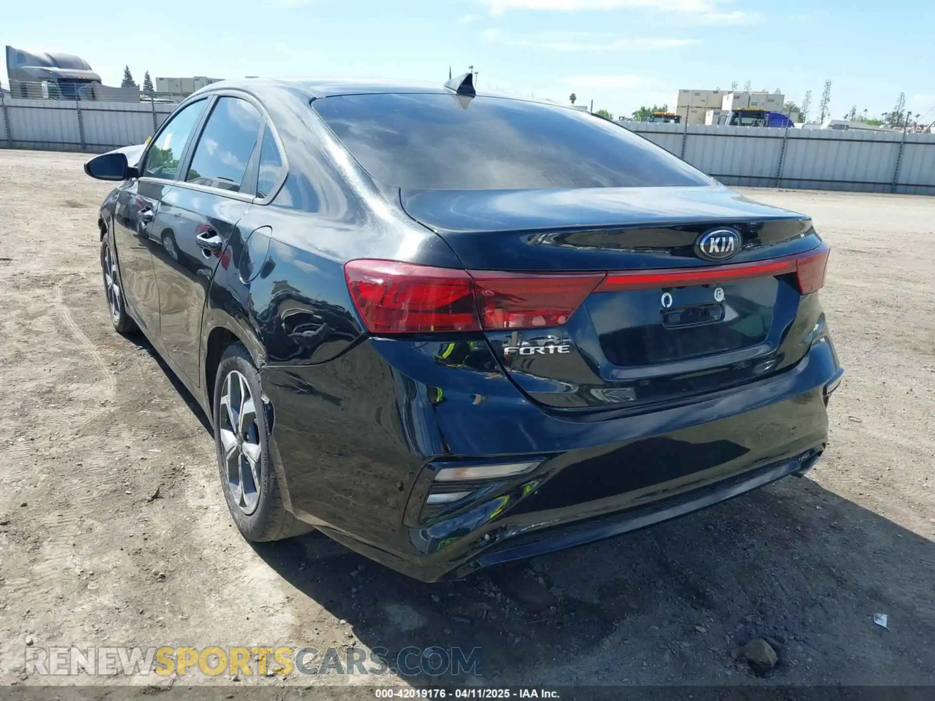 3 Photograph of a damaged car 3KPF24AD7ME363096 KIA FORTE 2021