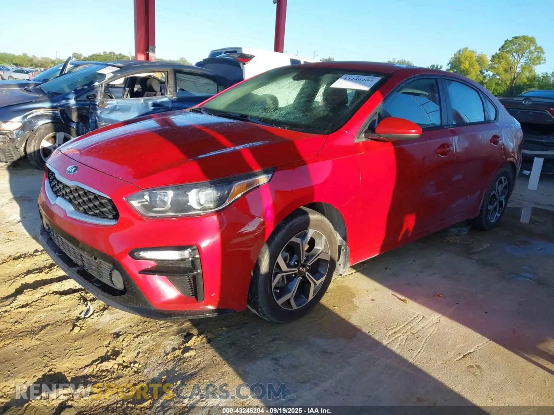 2 fotografías del automóvil dañado 3KPF24AD8ME277425 KIA FORTE 2021