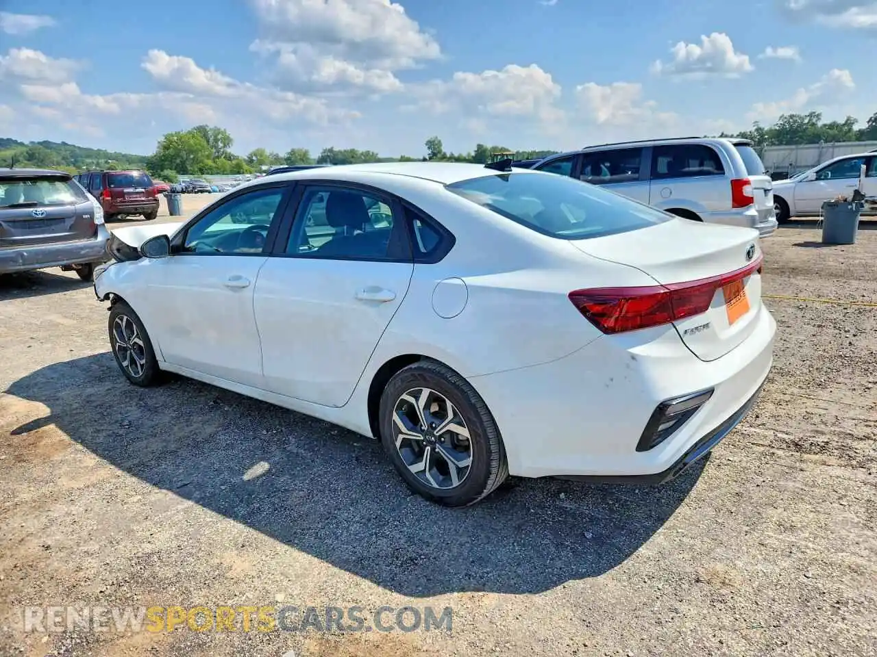 2 fotografías del automóvil dañado 3KPF24AD8ME300881 KIA FORTE 2021