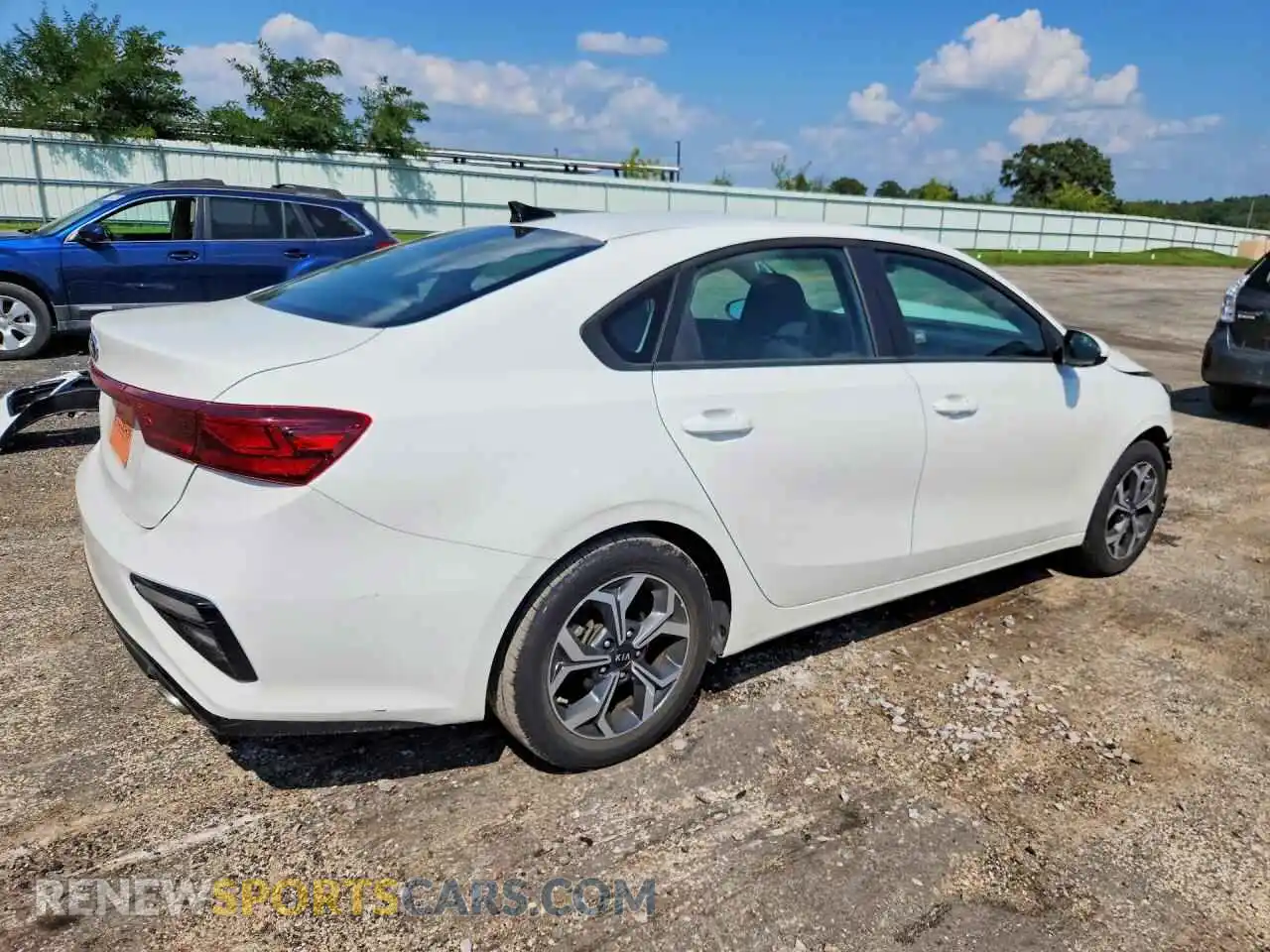 3 fotografías del automóvil dañado 3KPF24AD8ME300881 KIA FORTE 2021