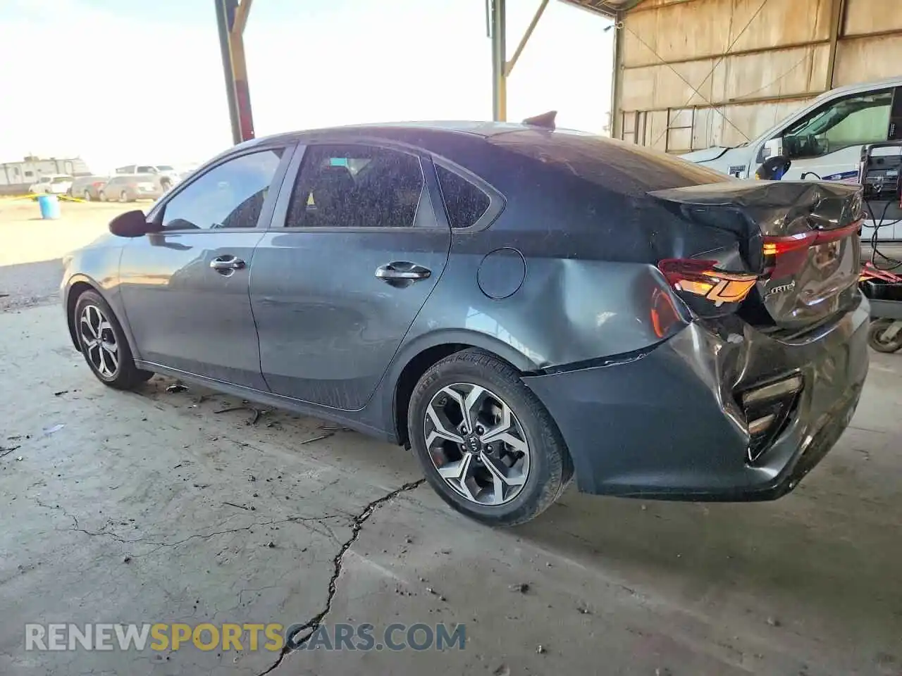 2 fotografías del automóvil dañado 3KPF24AD8ME310665 KIA FORTE 2021