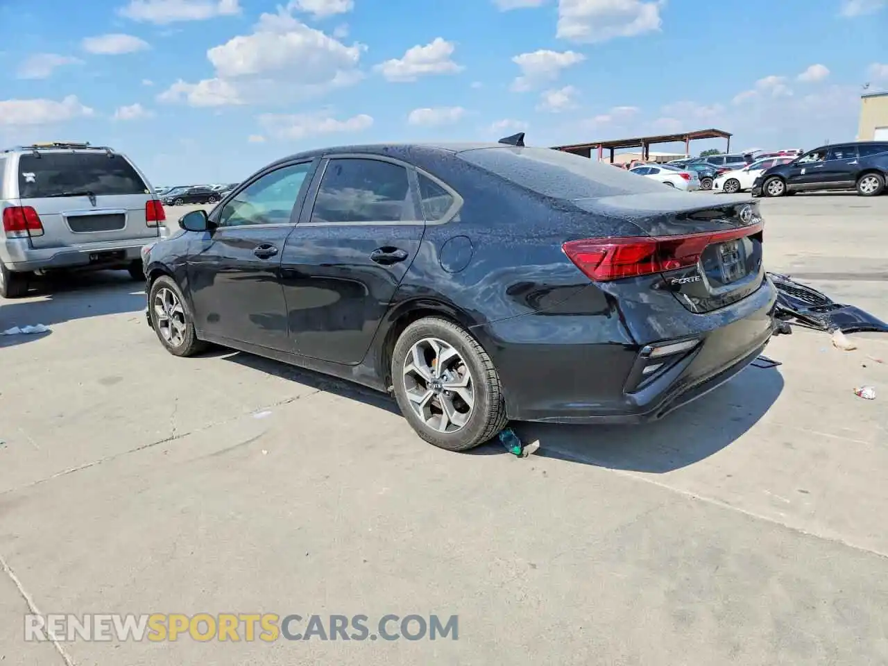 2 fotografías del automóvil dañado 3KPF24AD9ME370664 KIA FORTE 2021