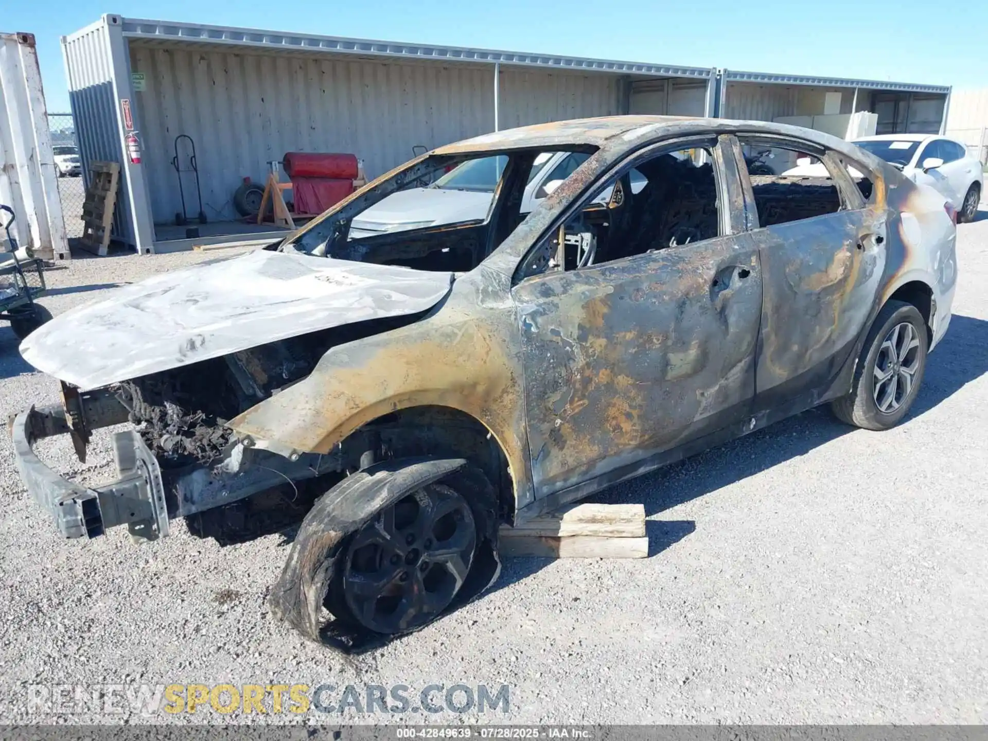 2 fotografías del automóvil dañado 3KPF24ADXME316497 KIA FORTE 2021