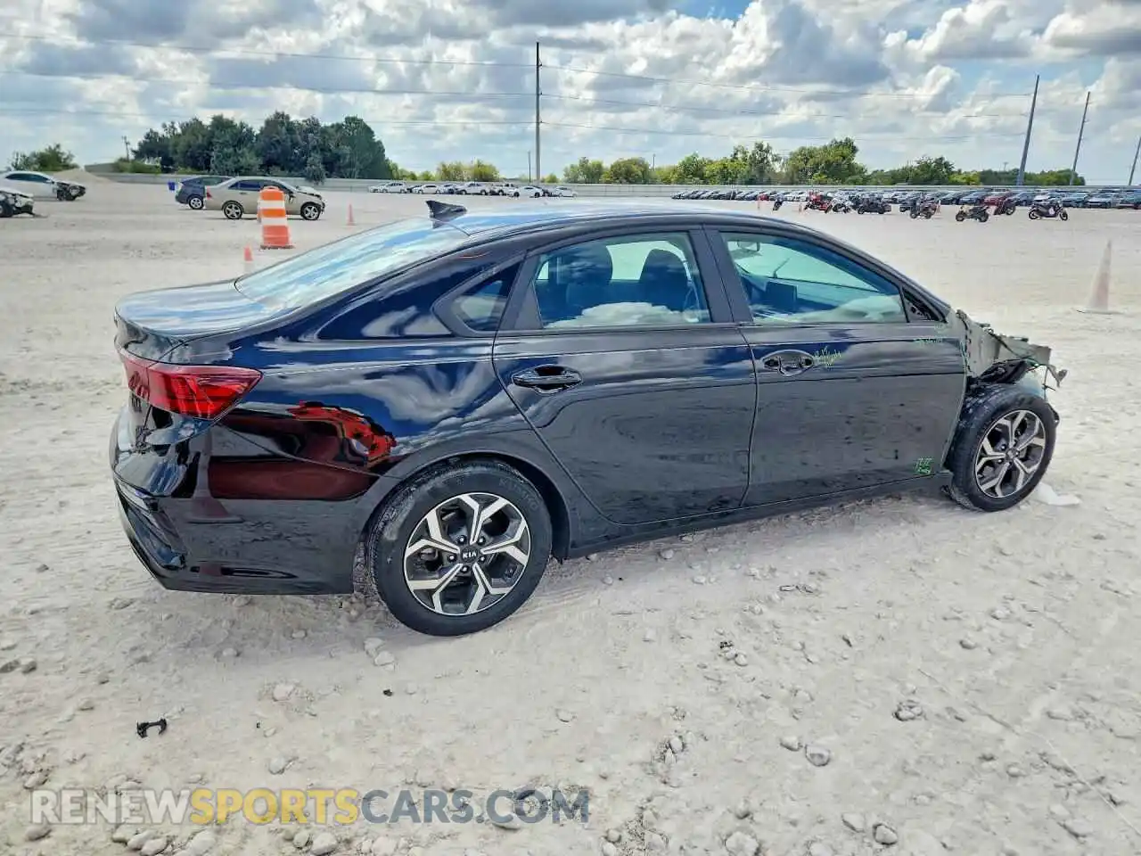3 fotografías del automóvil dañado 3KPF24ADXME326575 KIA FORTE 2021
