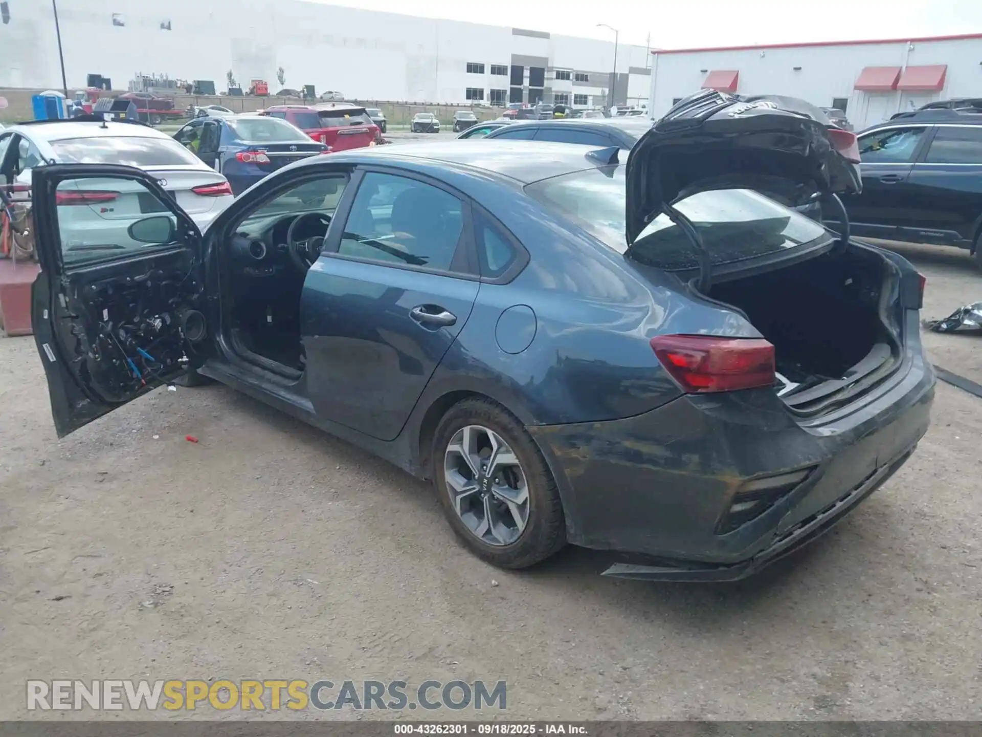 3 Photograph of a damaged car 3KPF24ADXME352996 KIA FORTE 2021