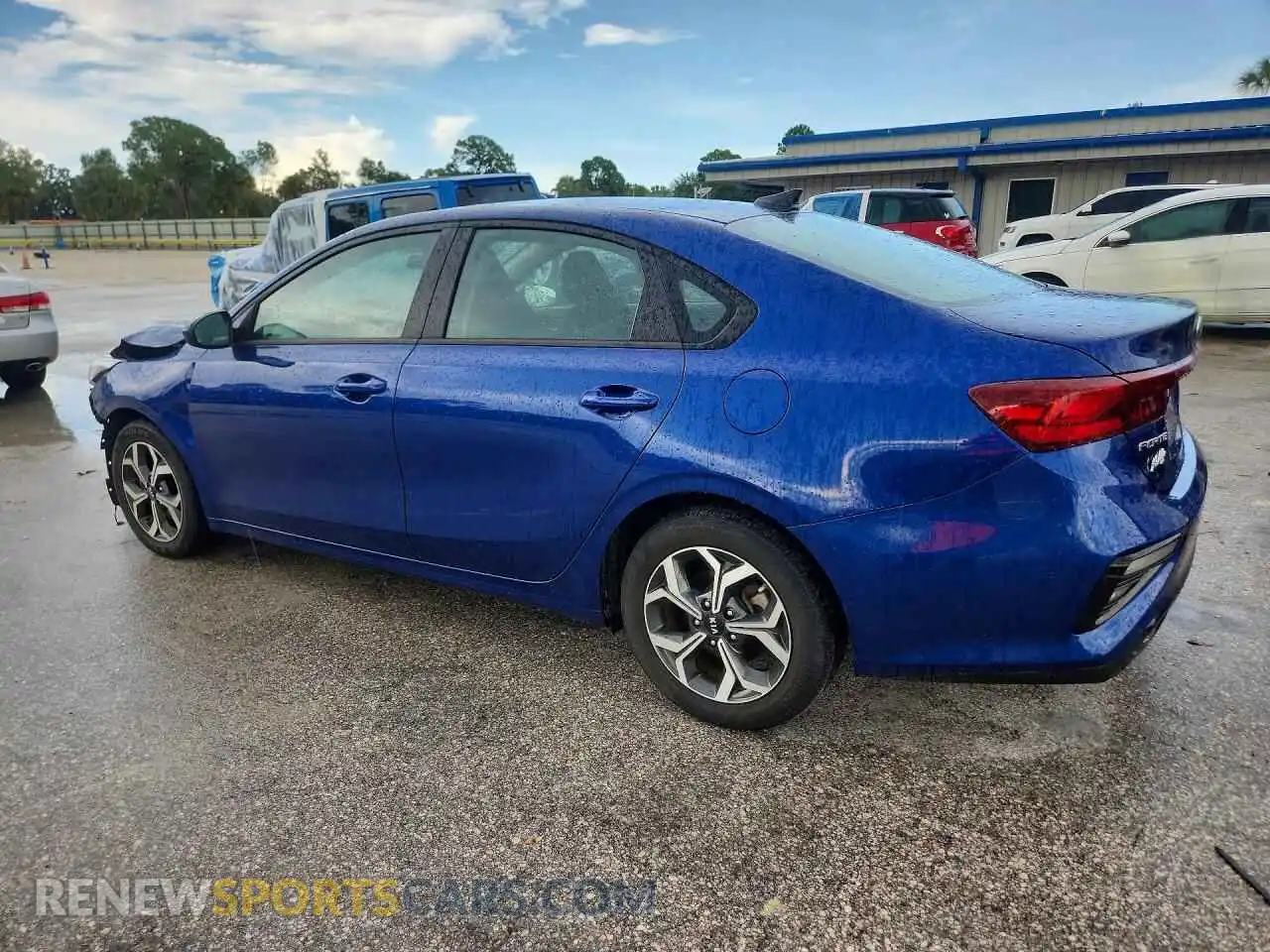 2 fotografías del automóvil dañado 3KPF24ADXME387666 KIA FORTE 2021