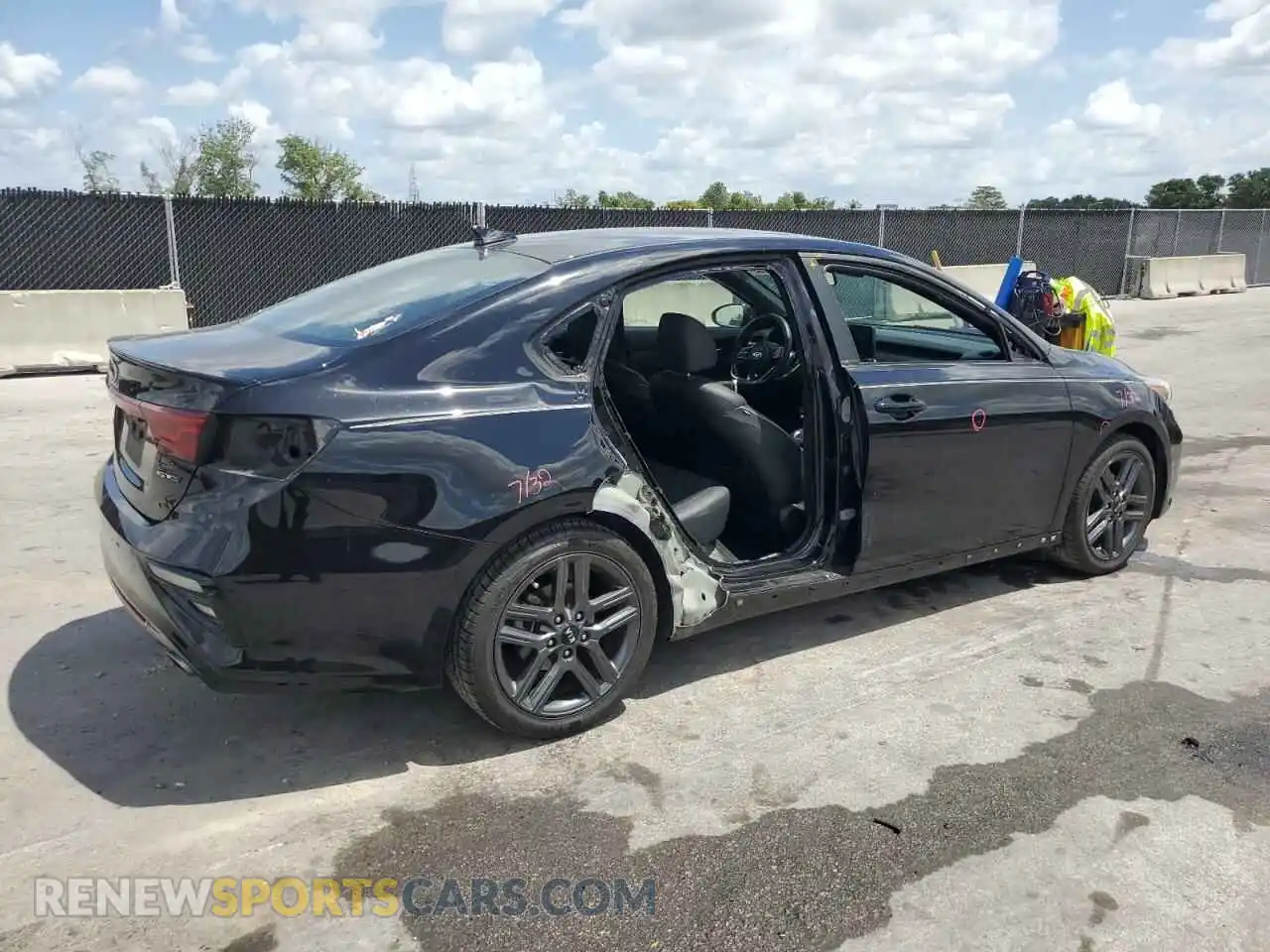 3 Photograph of a damaged car 3KPF34AD0ME311063 KIA FORTE 2021