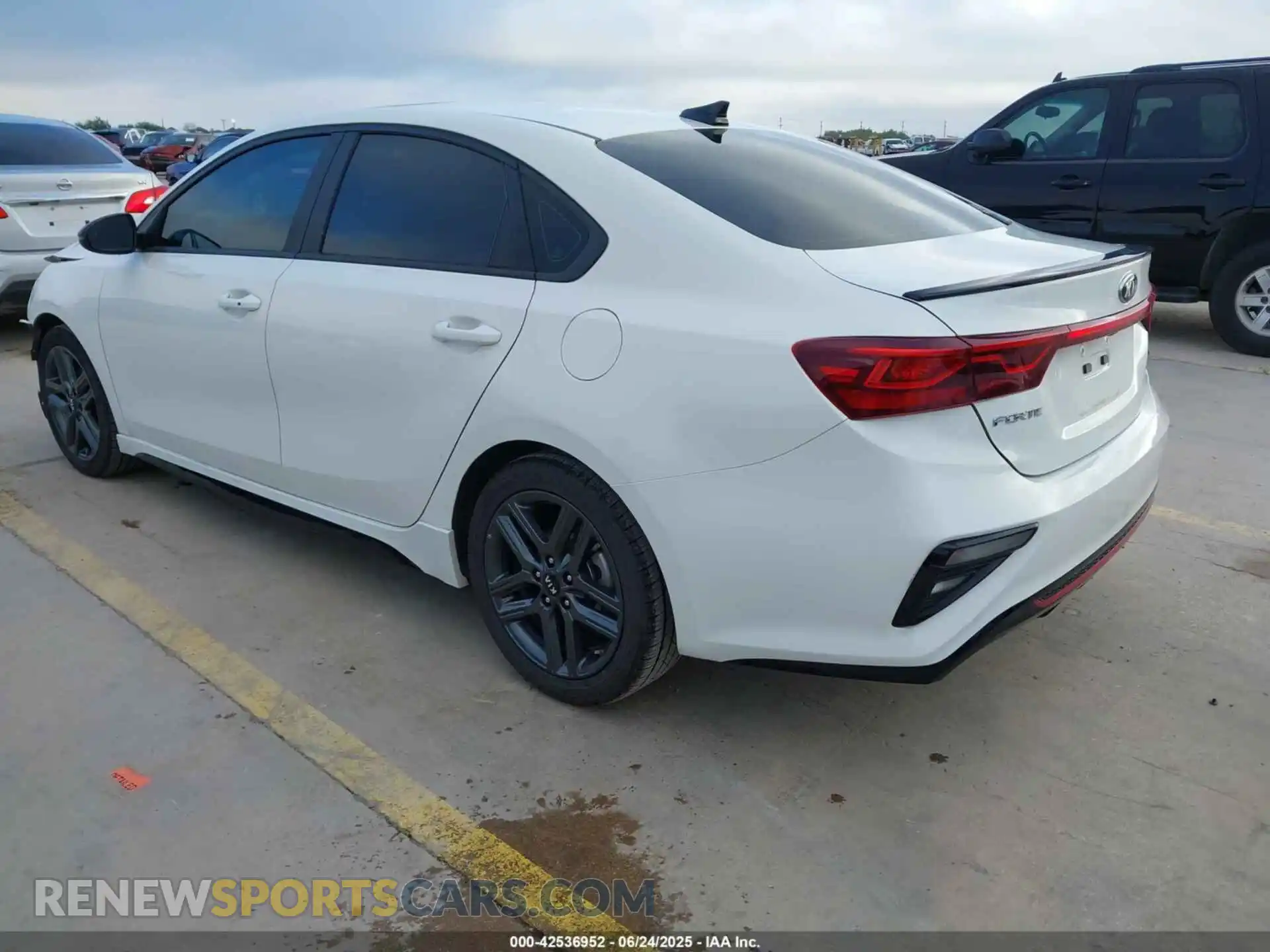 3 Photograph of a damaged car 3KPF34AD1ME301495 KIA FORTE 2021