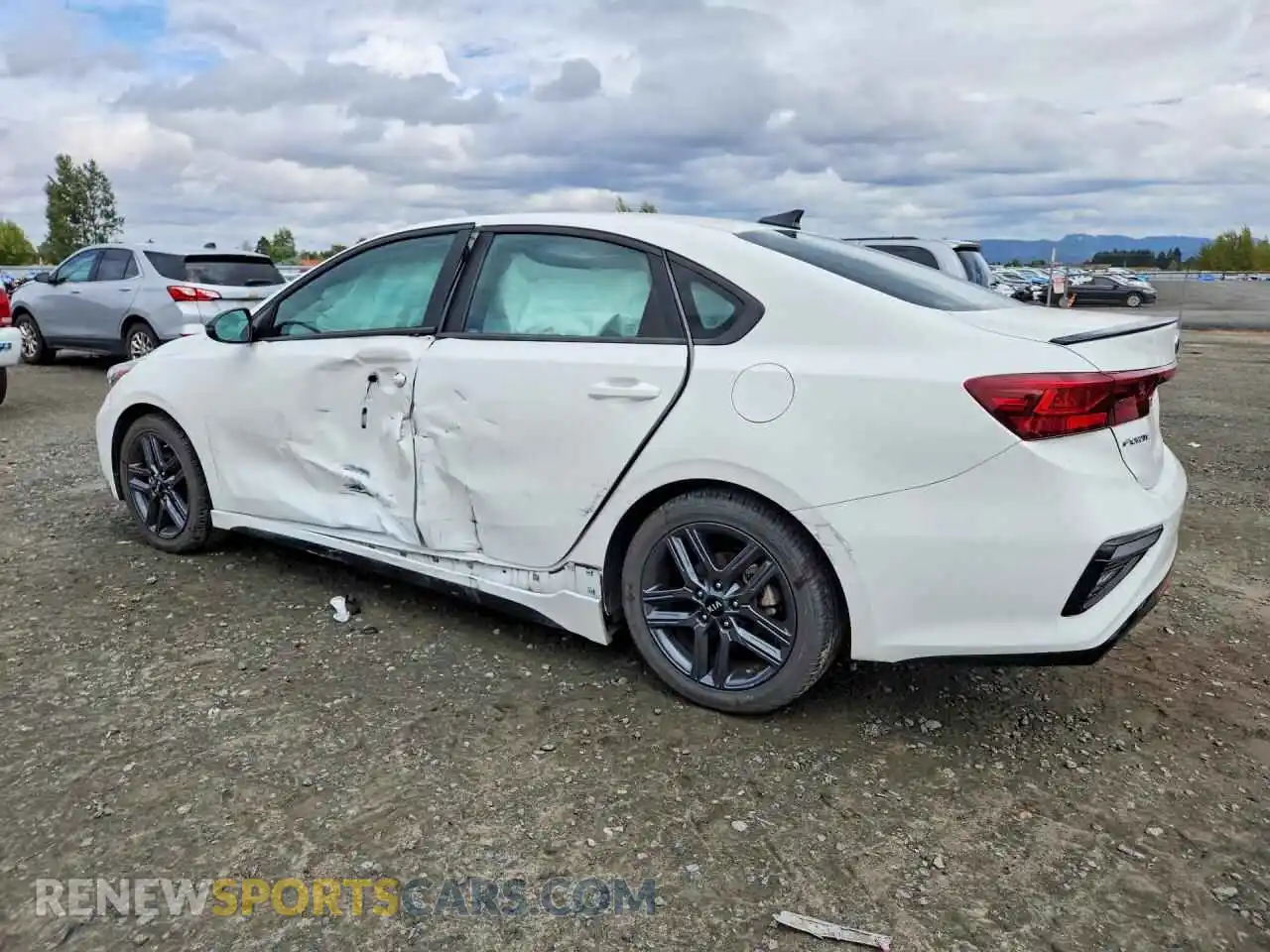 2 fotografías del automóvil dañado 3KPF34AD1ME341219 KIA FORTE 2021