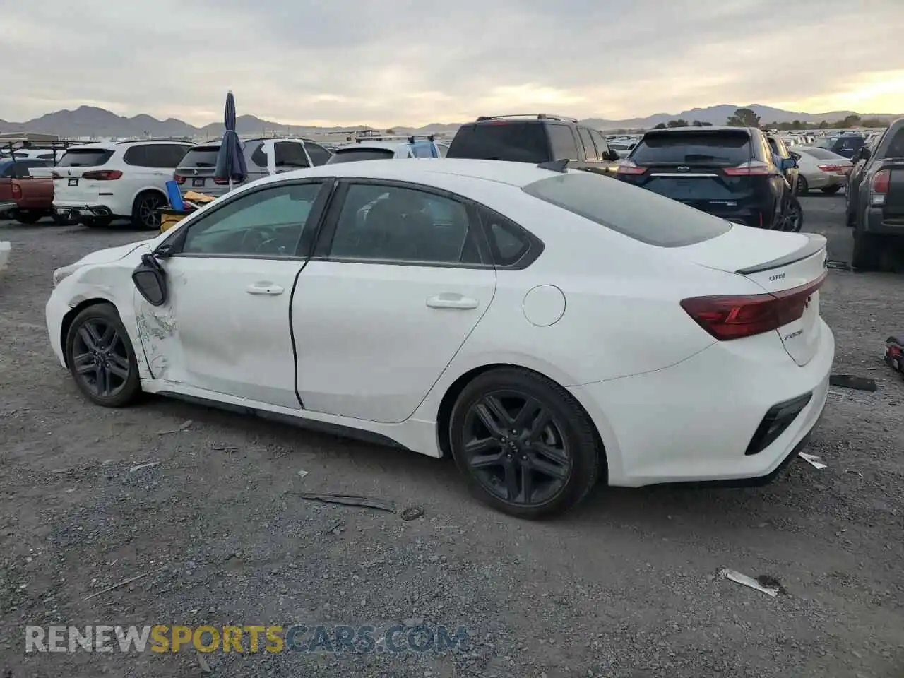 2 fotografías del automóvil dañado 3KPF34AD1ME391893 KIA FORTE 2021