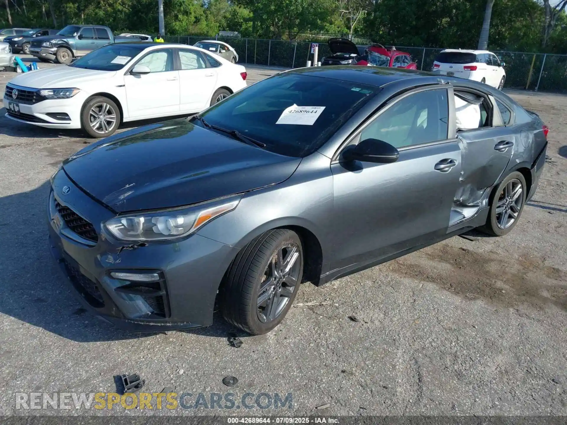 2 fotografías del automóvil dañado 3KPF34AD3ME311154 KIA FORTE 2021