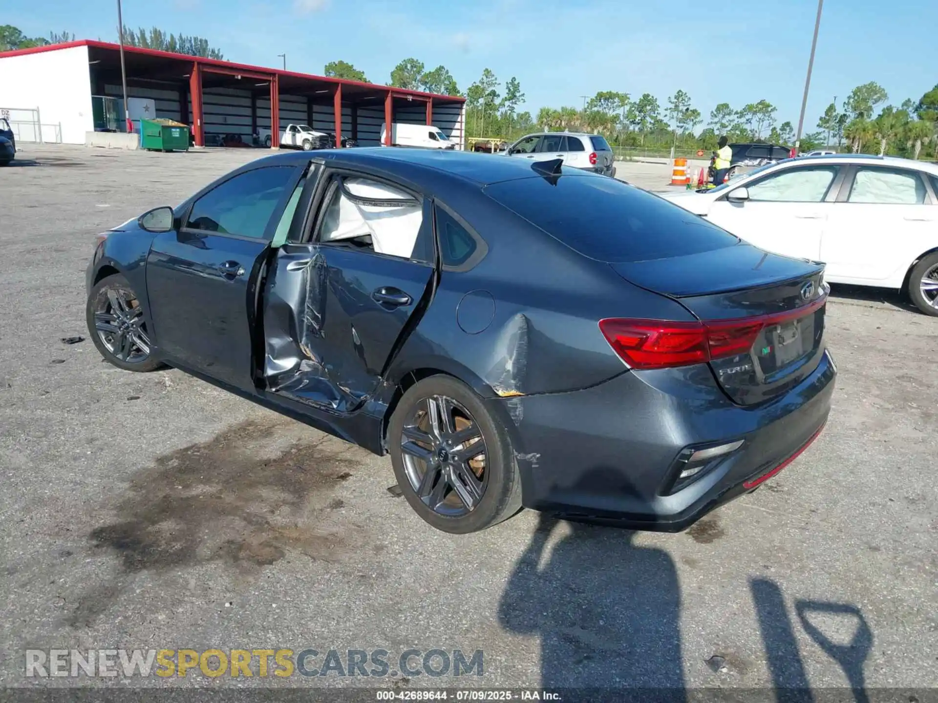 3 fotografías del automóvil dañado 3KPF34AD3ME311154 KIA FORTE 2021