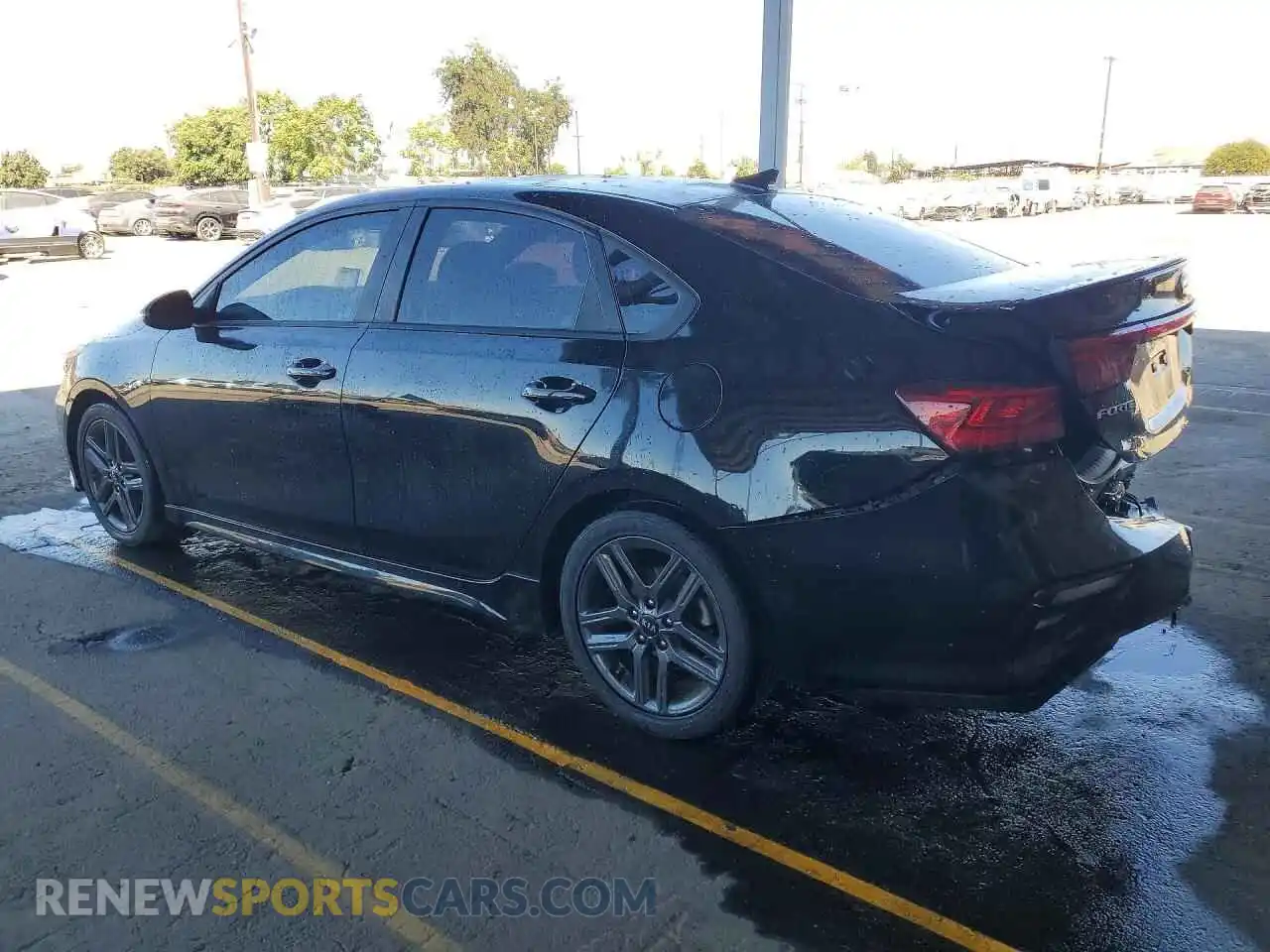 2 fotografías del automóvil dañado 3KPF34AD6ME322195 KIA FORTE 2021