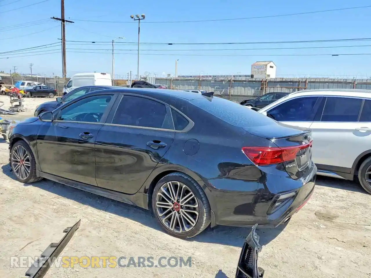 2 fotografías del automóvil dañado 3KPF44AC4ME412157 KIA FORTE 2021