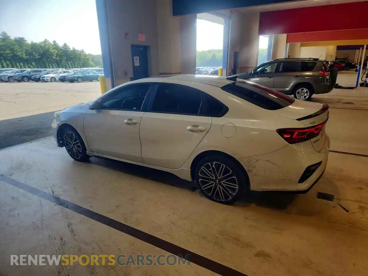 2 fotografías del automóvil dañado 3KPF44AC8ME387988 KIA FORTE 2021