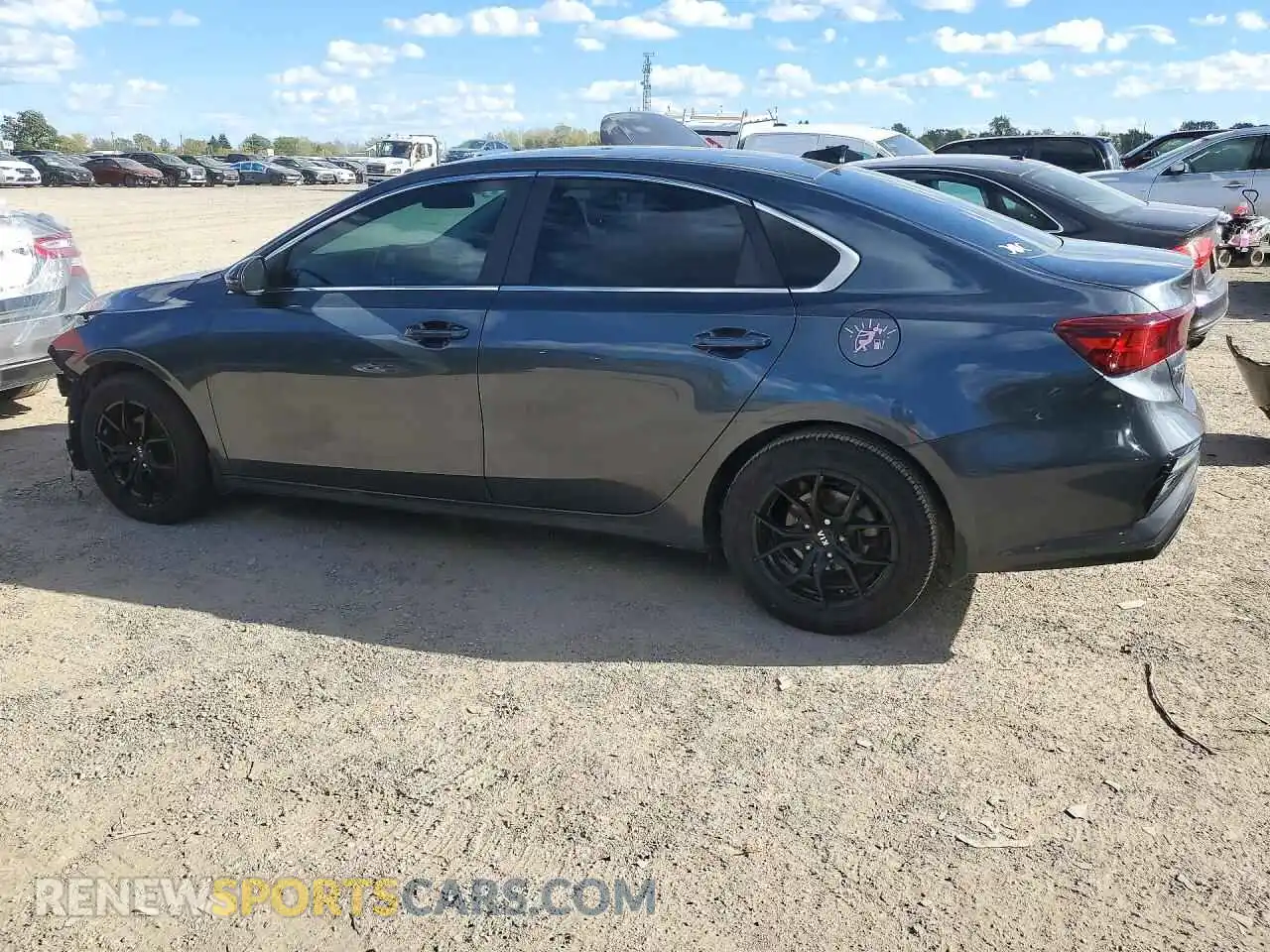 2 fotografías del automóvil dañado 3KPF54AD2ME278402 KIA FORTE 2021