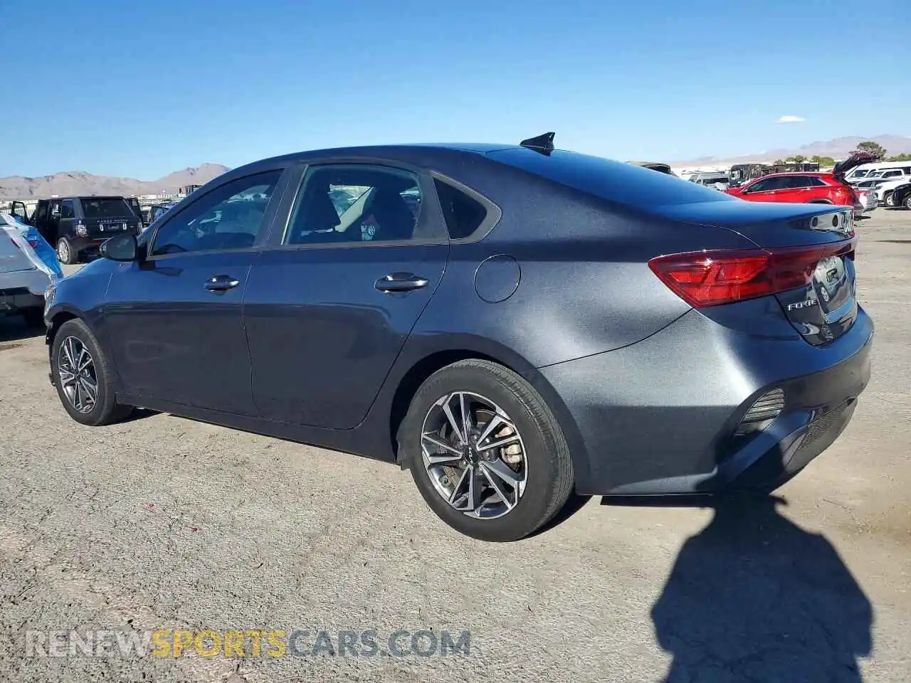 2 fotografías del automóvil dañado 3KPF24AD0NE483632 KIA FORTE 2022