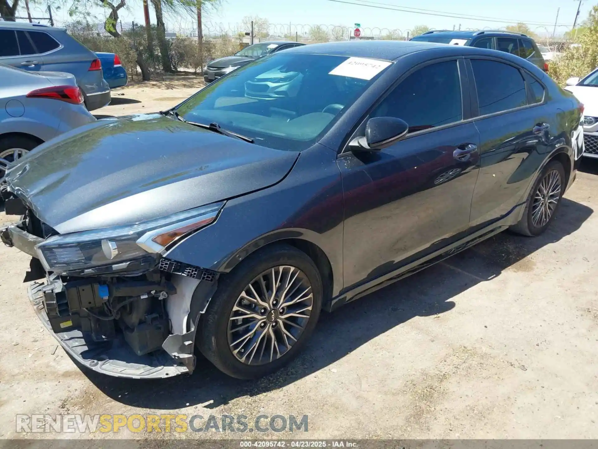 2 fotografías del automóvil dañado 3KPF54AD0NE506964 KIA FORTE 2022