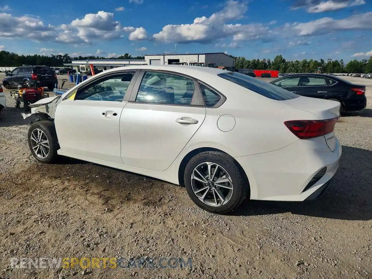 2 fotografías del automóvil dañado 3KPF24AD0PE631359 KIA FORTE 2023