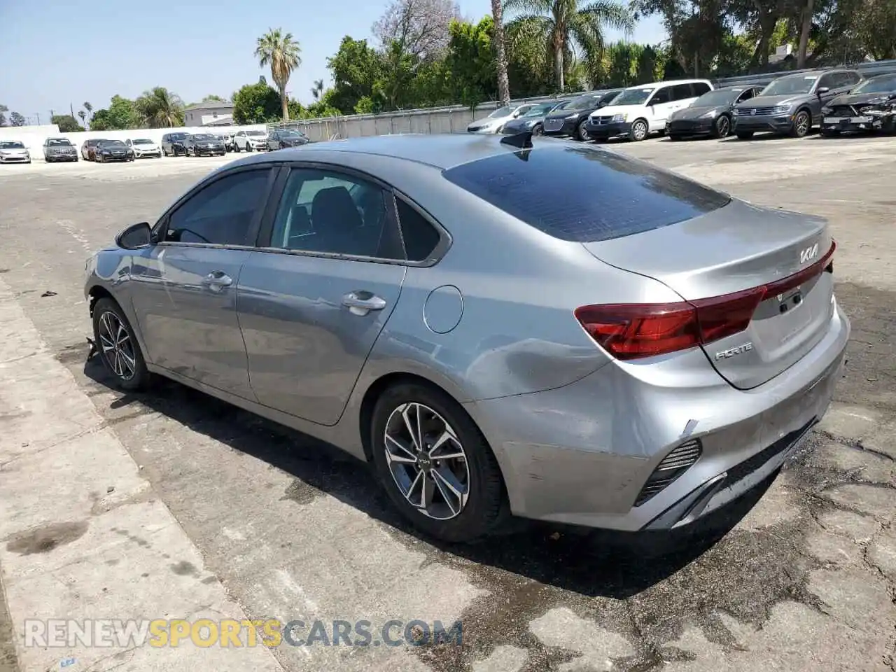 2 fotografías del automóvil dañado 3KPF24AD2PE506654 KIA FORTE 2023