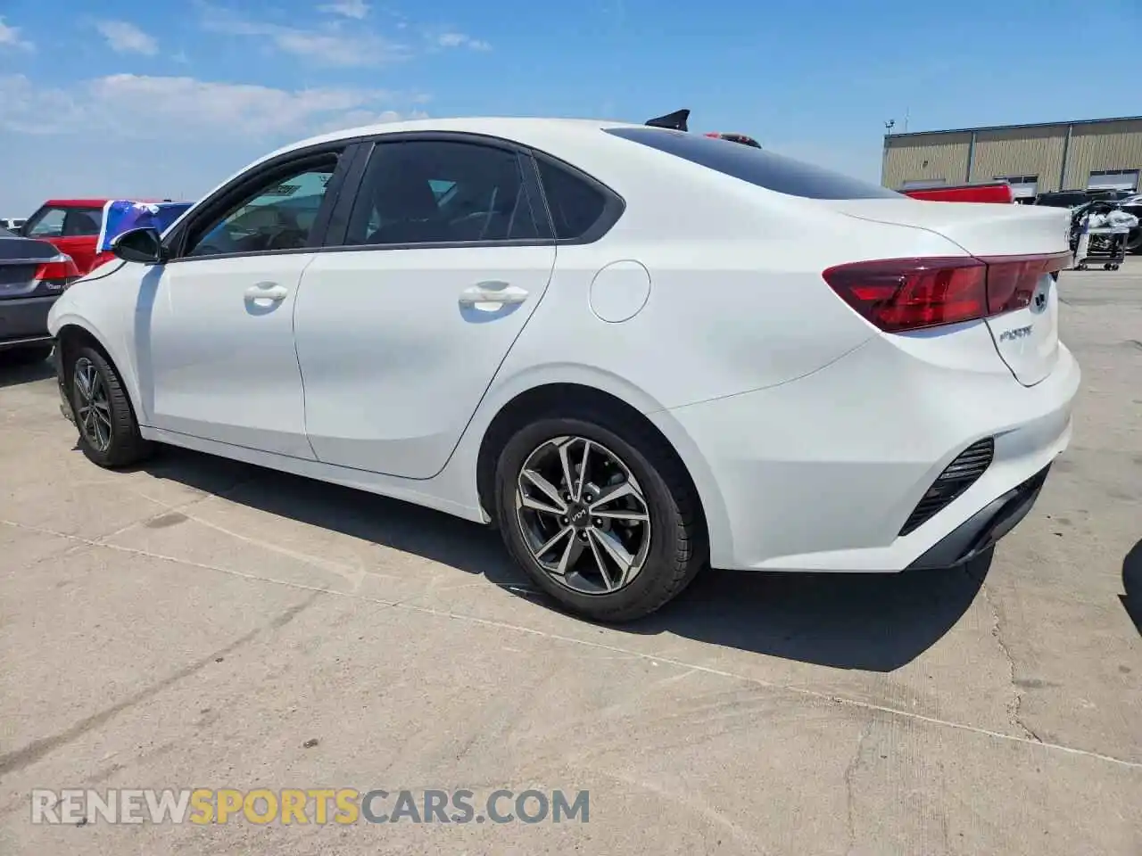 2 fotografías del automóvil dañado 3KPF24AD2PE542103 KIA FORTE 2023