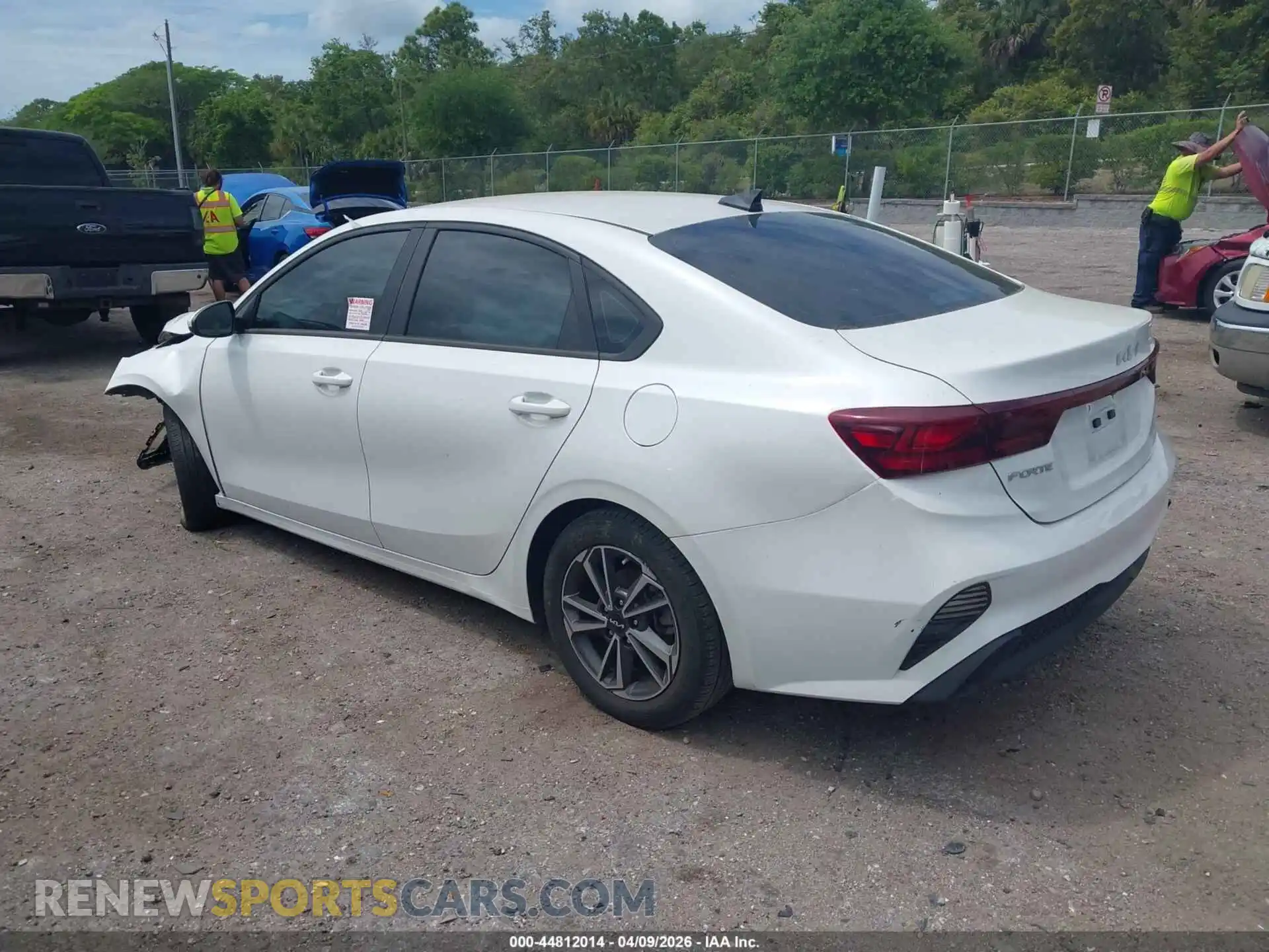 3 Фотография поврежденного автомобиля 3KPF24AD2PE577661 KIA FORTE 2023