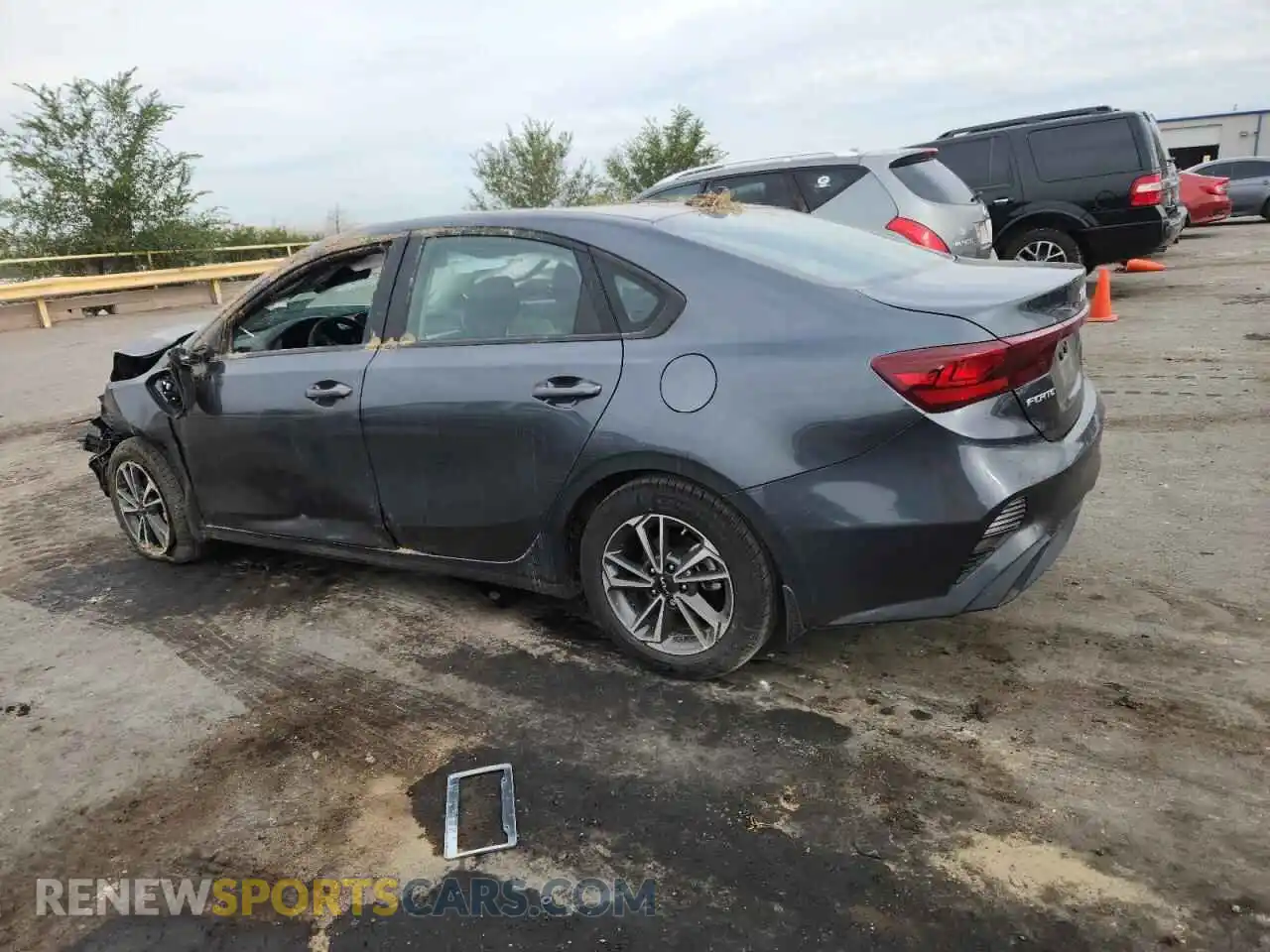 2 fotografías del automóvil dañado 3KPF24AD2PE586084 KIA FORTE 2023